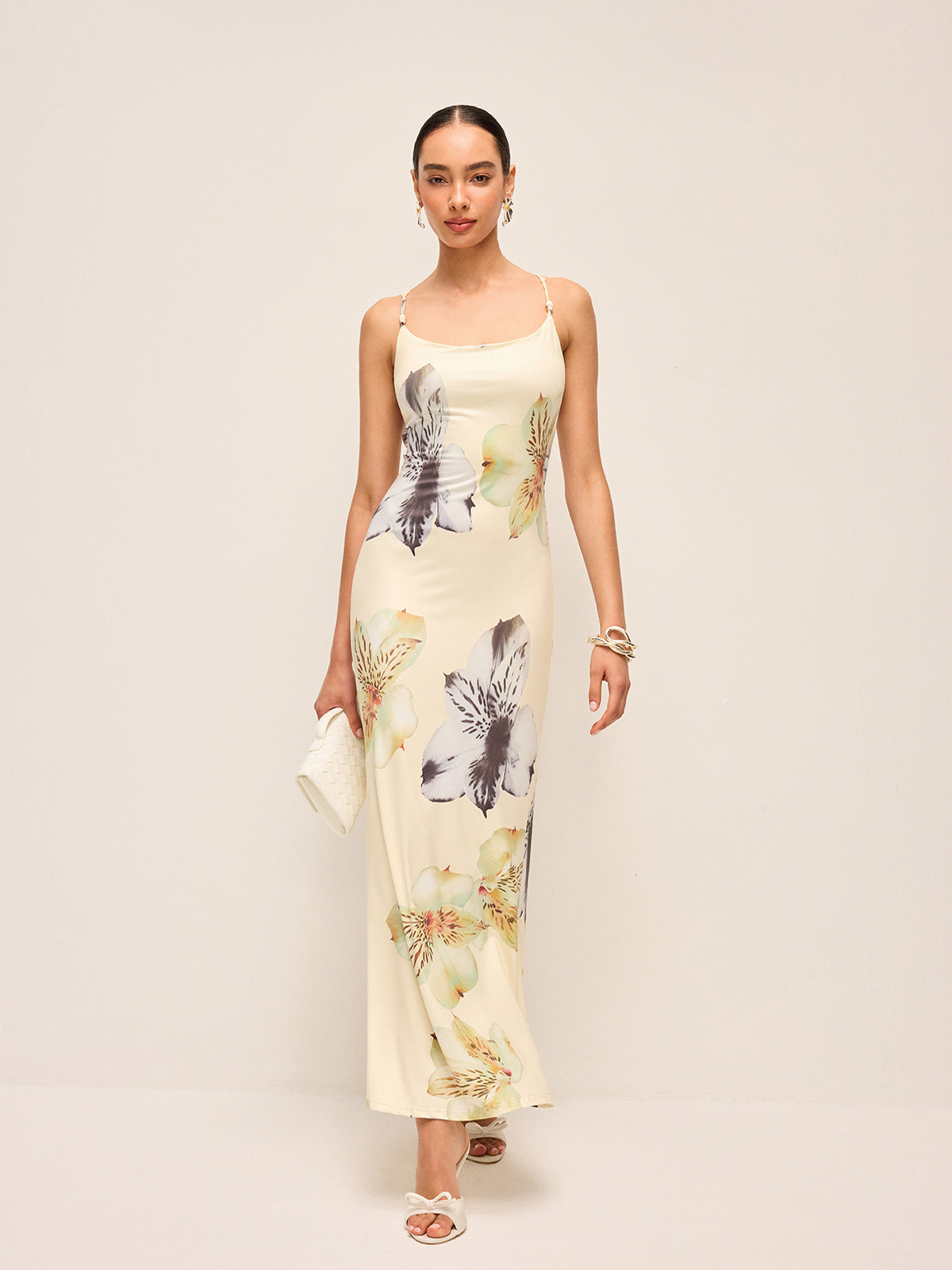 Robe florale sans dos à lacets
