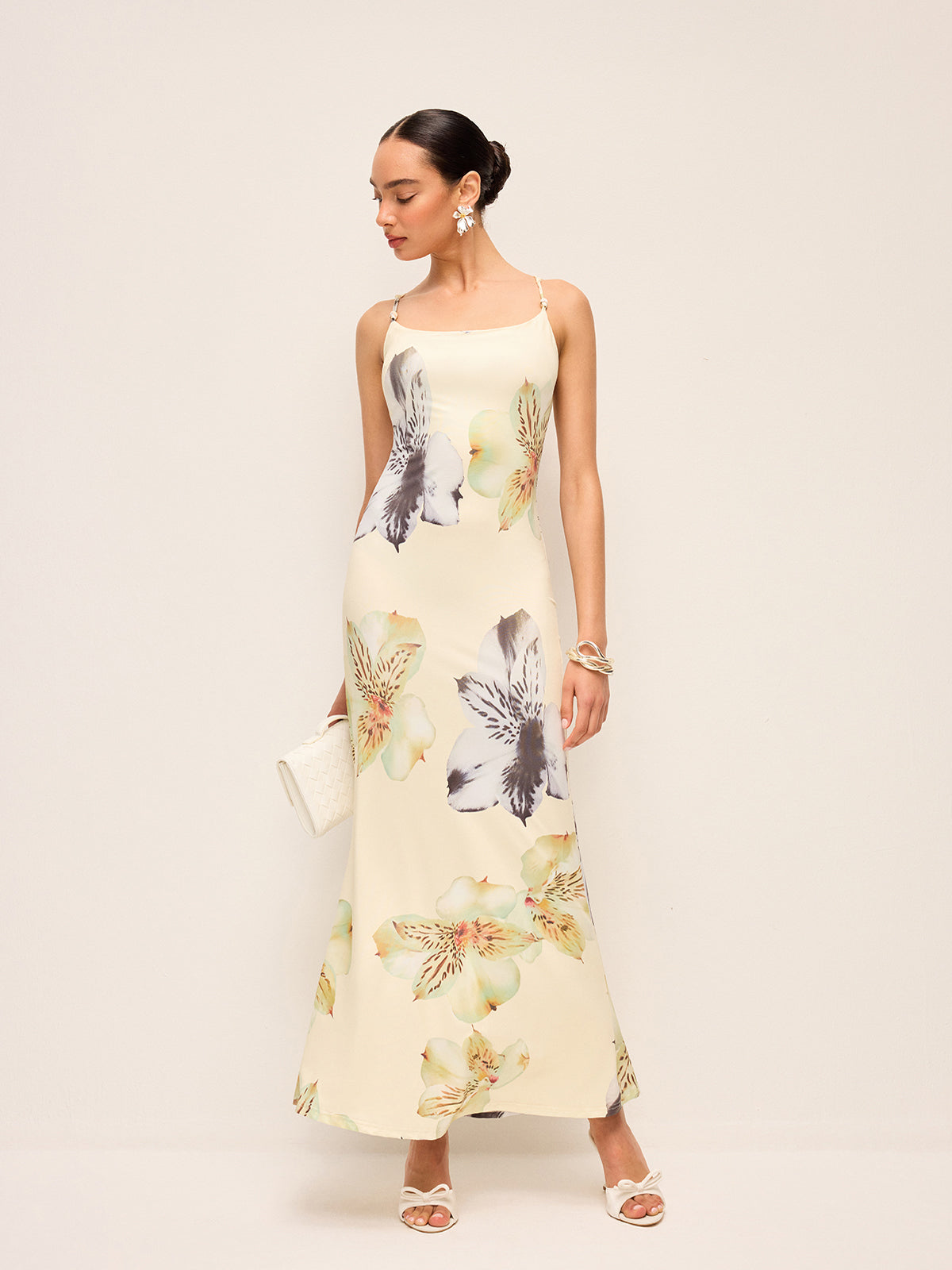 Robe florale sans dos à lacets
