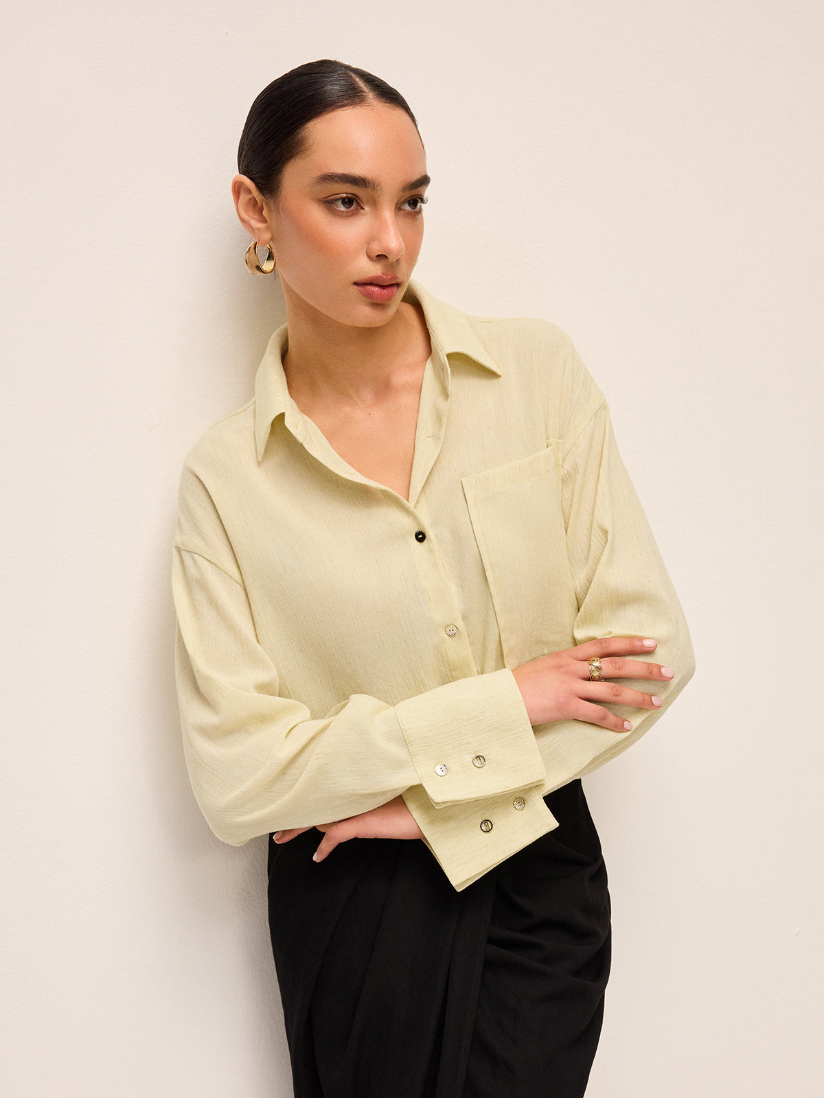 Chemise boutonnée à manches longues semi-transparente