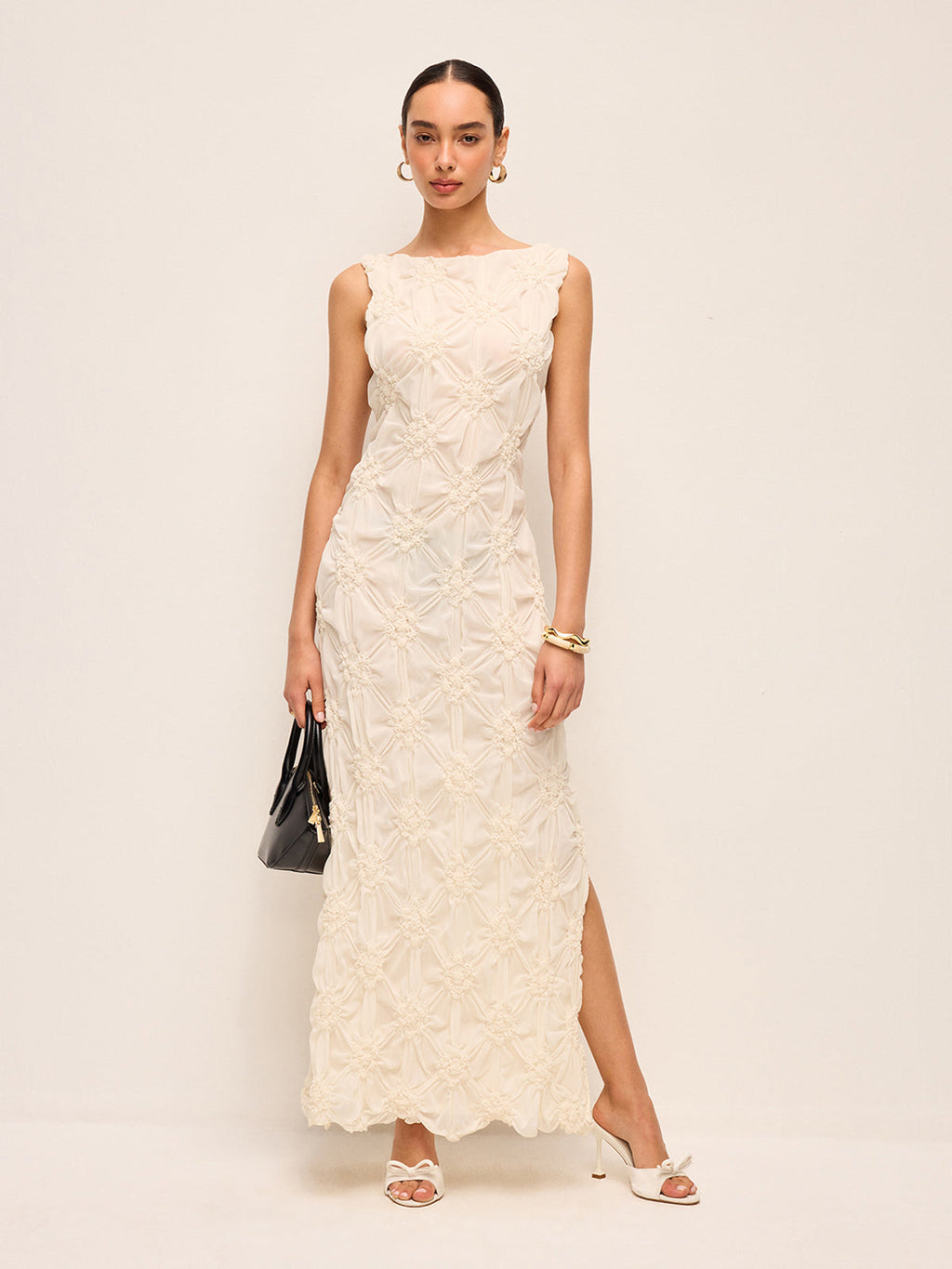 Robe longue fendue brodée élégante