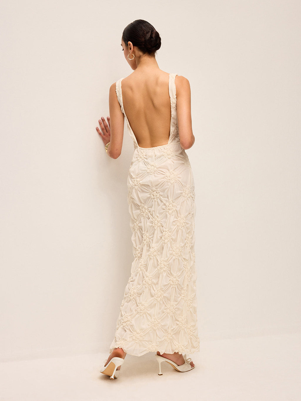 Robe longue fendue brodée élégante