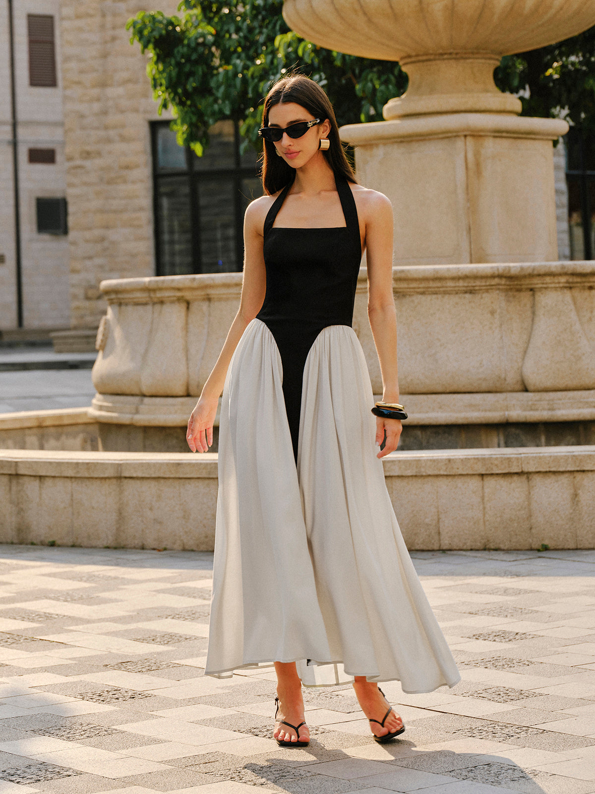 Robe en mélange de lin à encolure dos nu color block
