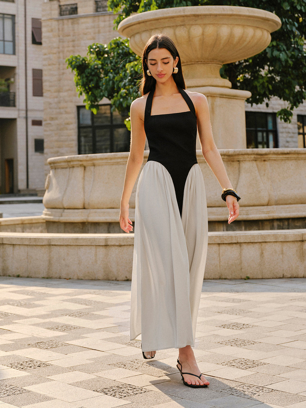 Robe en mélange de lin à encolure dos nu color block
