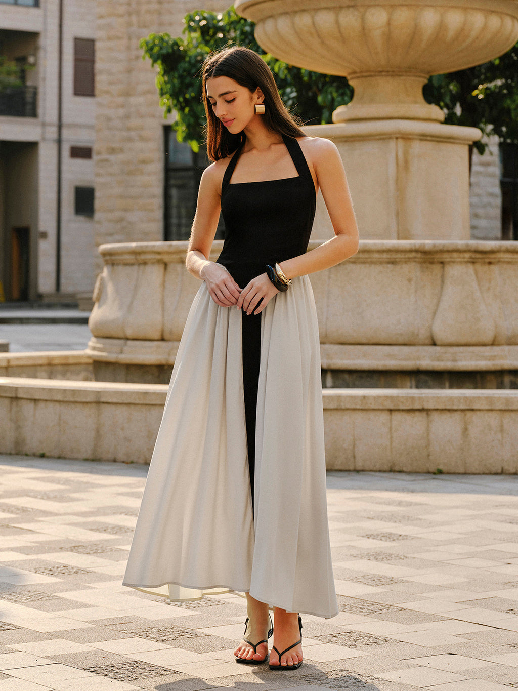 Robe en mélange de lin à encolure dos nu color block