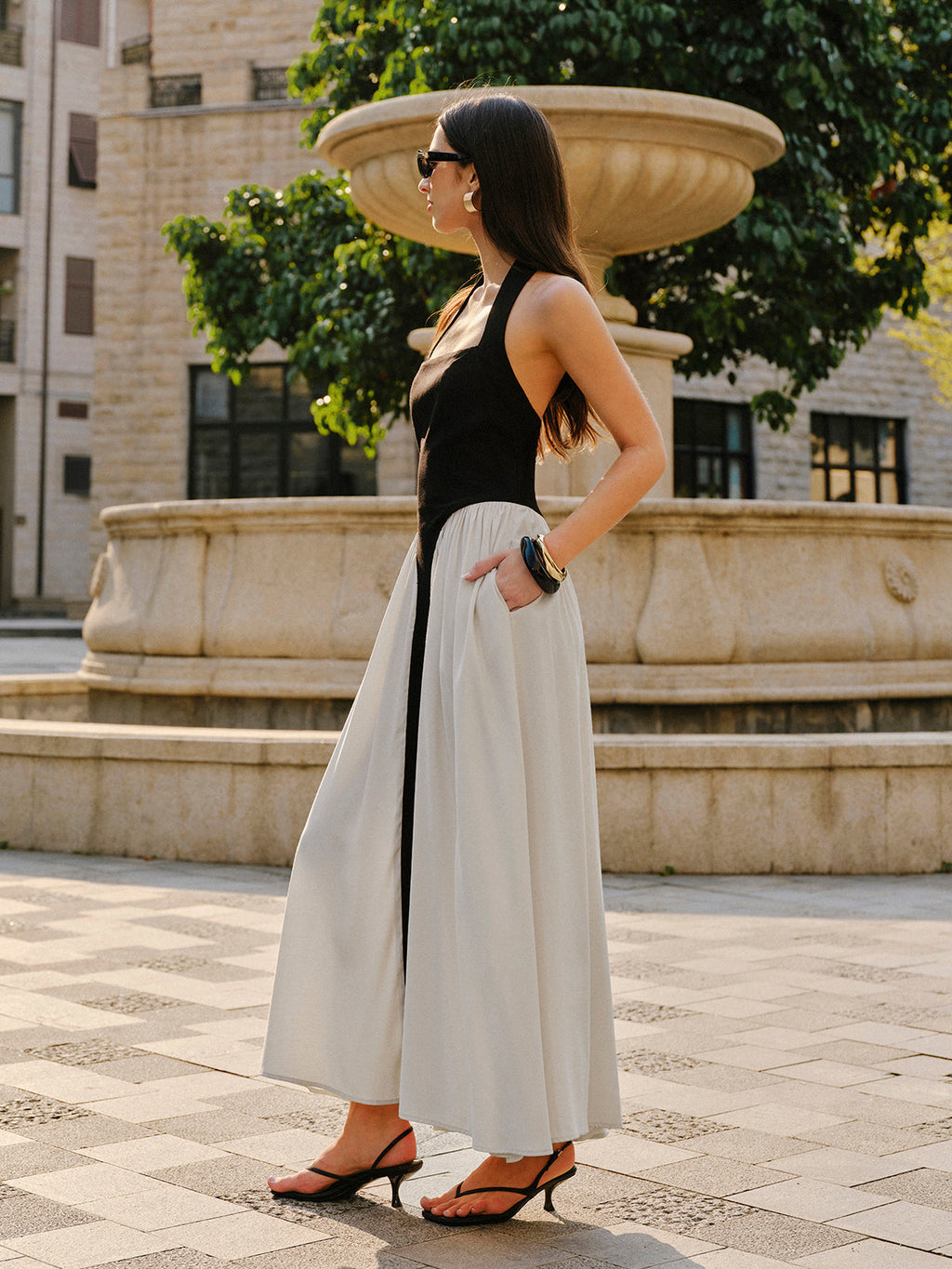 Robe en mélange de lin à encolure dos nu color block