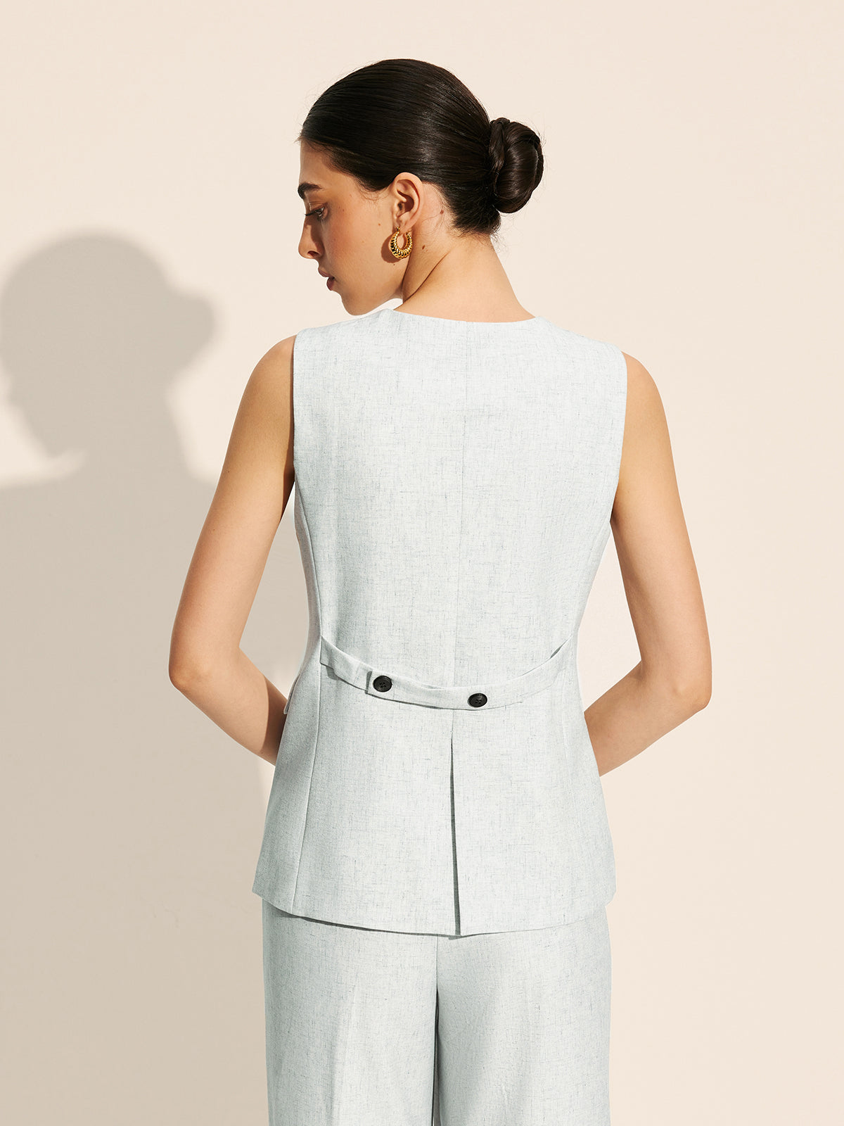 Ärmellose, taillierte Weste mit Taschen 