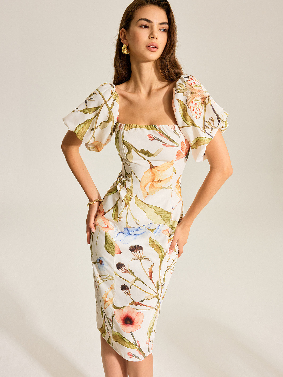 Robe dos nu à manches bouffantes fleuries 