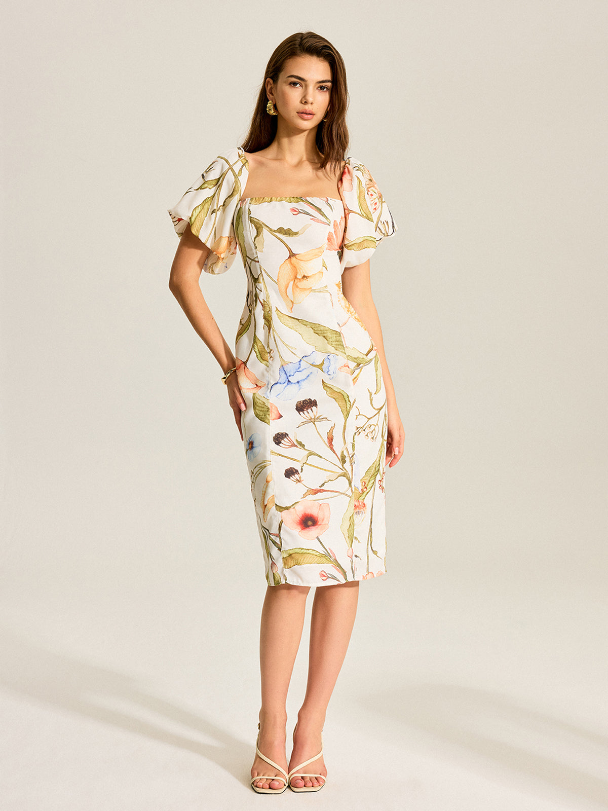 Robe dos nu à manches bouffantes fleuries 