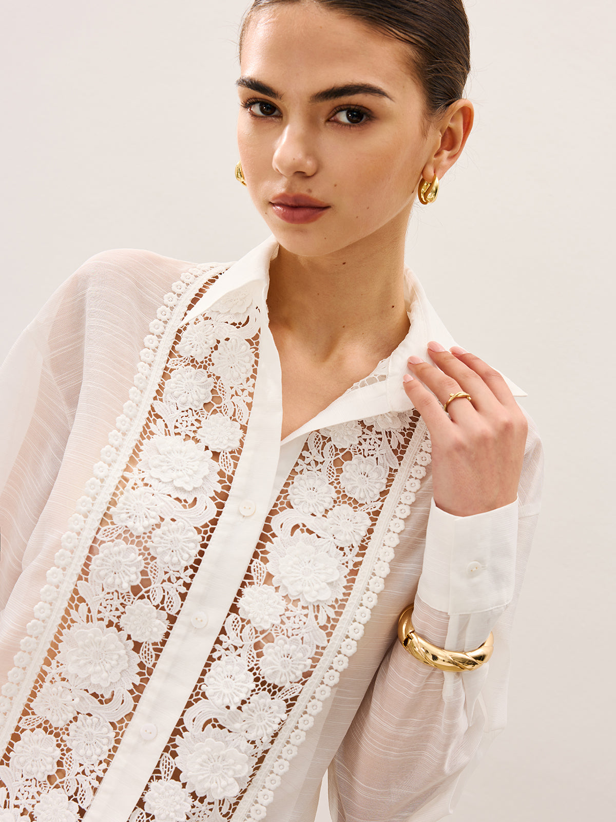 Transparente Bluse mit Spitzendetails