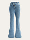 High-Waist-Jeans mit ausgestelltem Bein und Knopfleiste