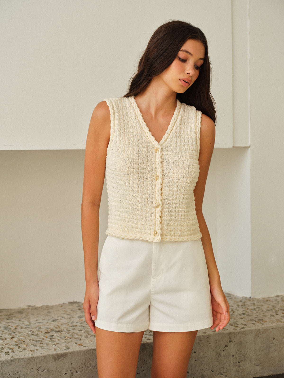 Sleeveless V-Neck Buttoned Vest