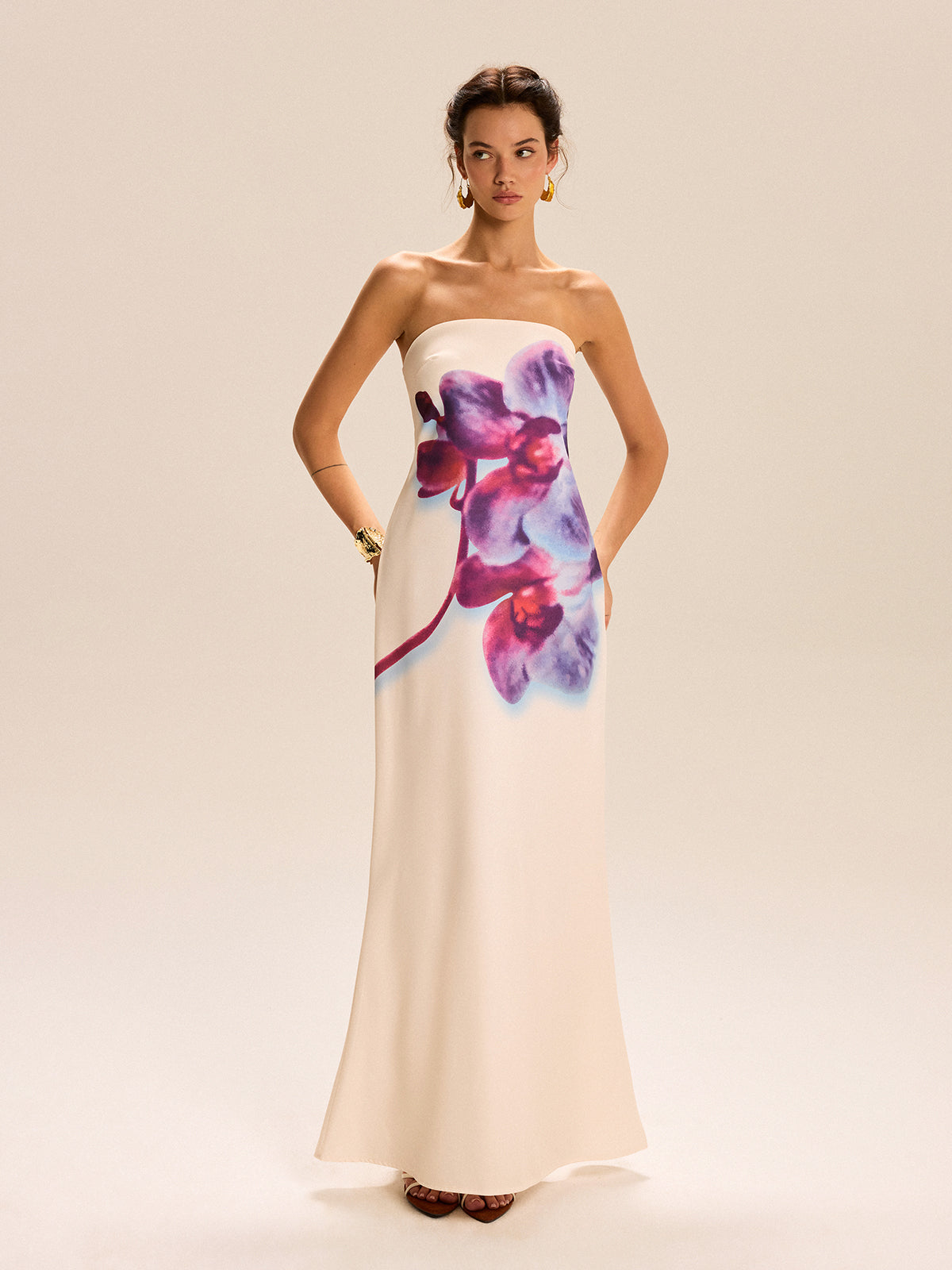 Trägerloses Maxikleid mit Blumenmuster