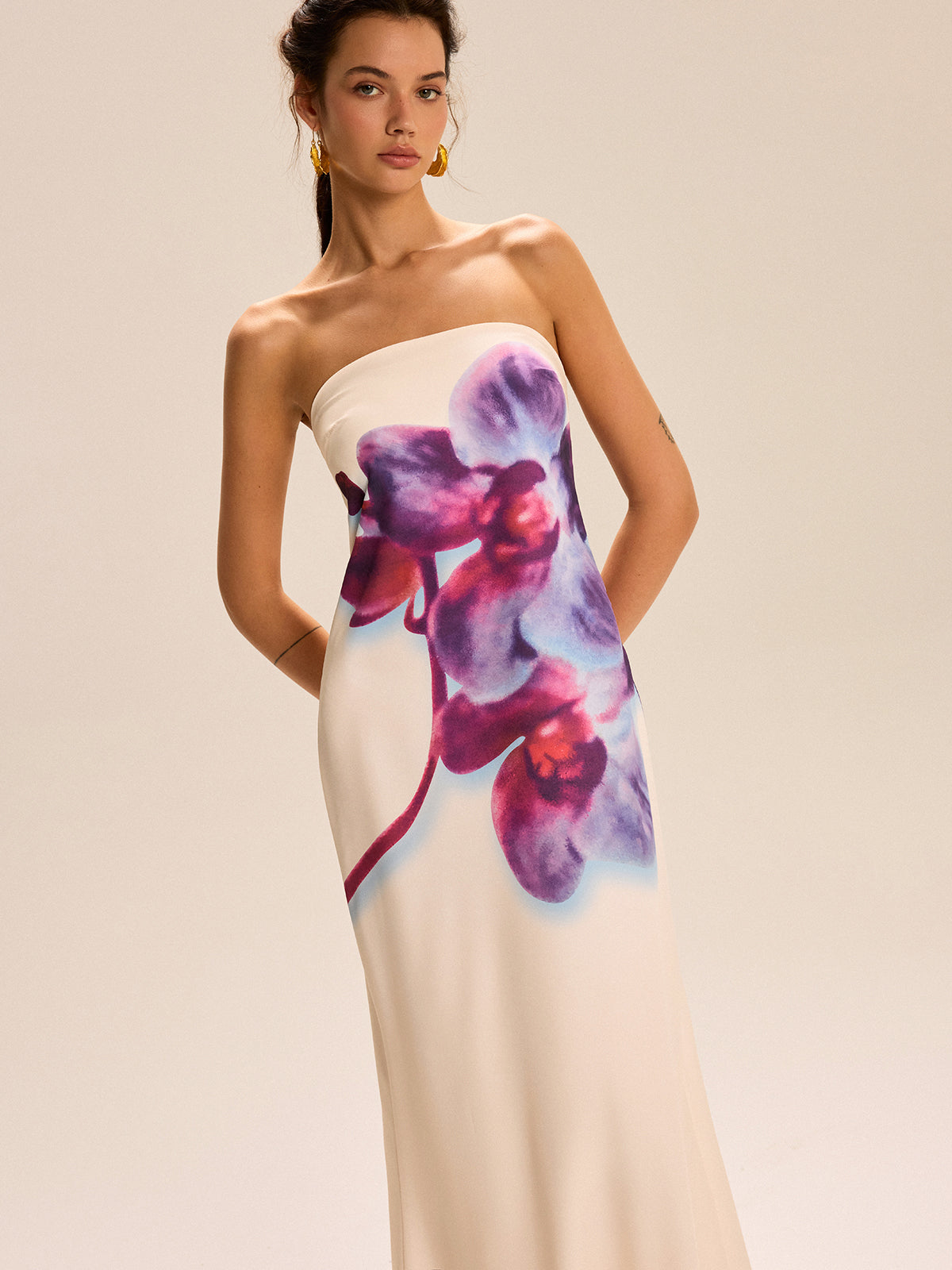 Trägerloses Maxikleid mit Blumenmuster