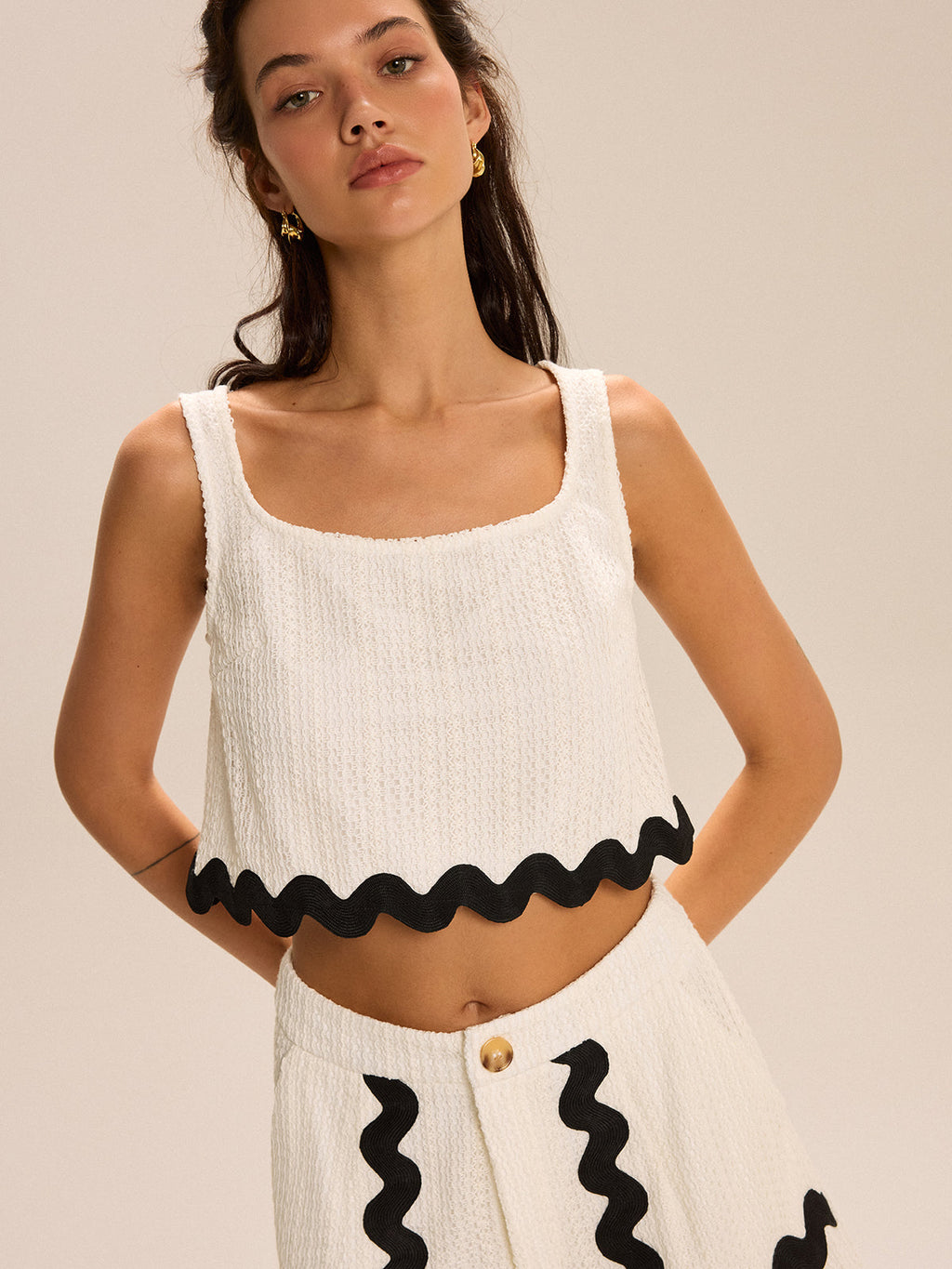 Ensemble débardeur court et short à bord festonné