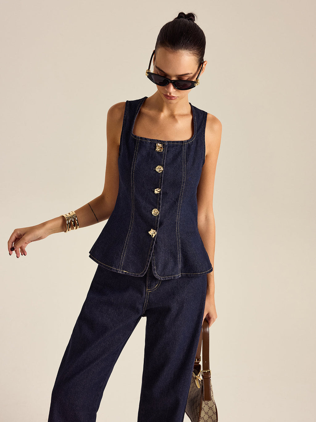 Denim-Metallknopf-Schößchenoberteil und Hosen-Set