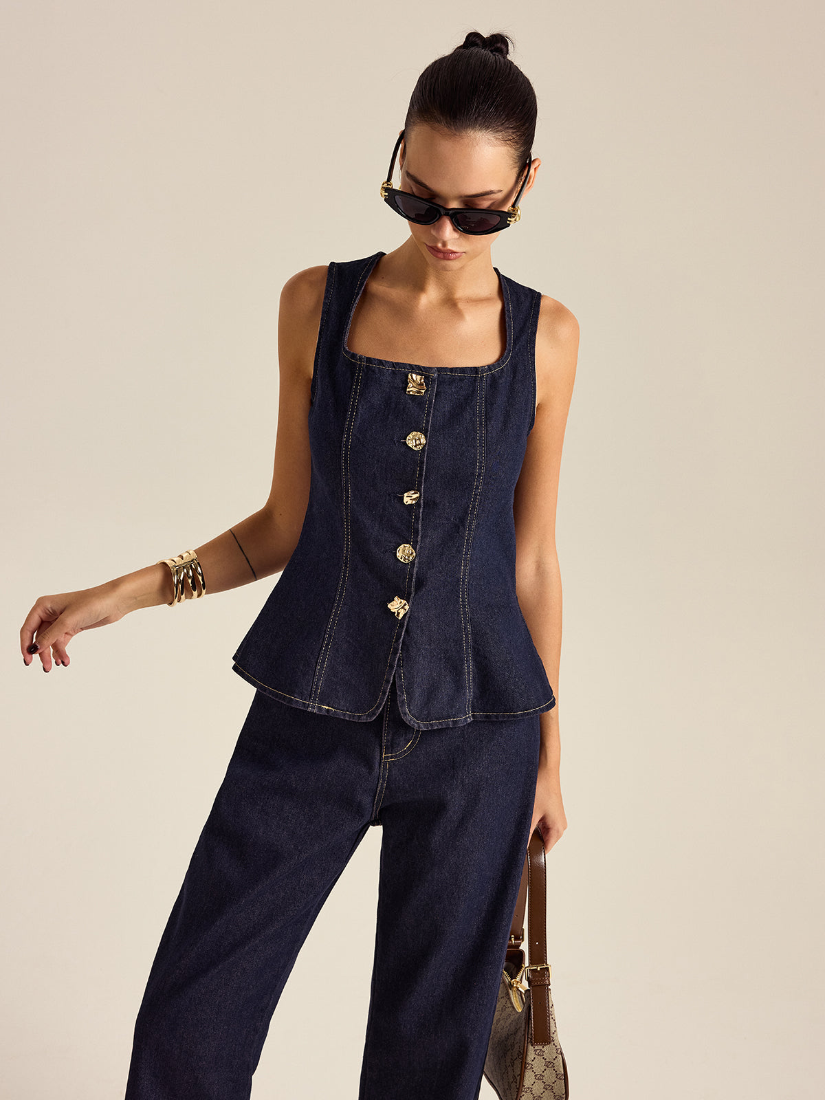 Denim-Metallknopf-Schößchenoberteil und Hosen-Set