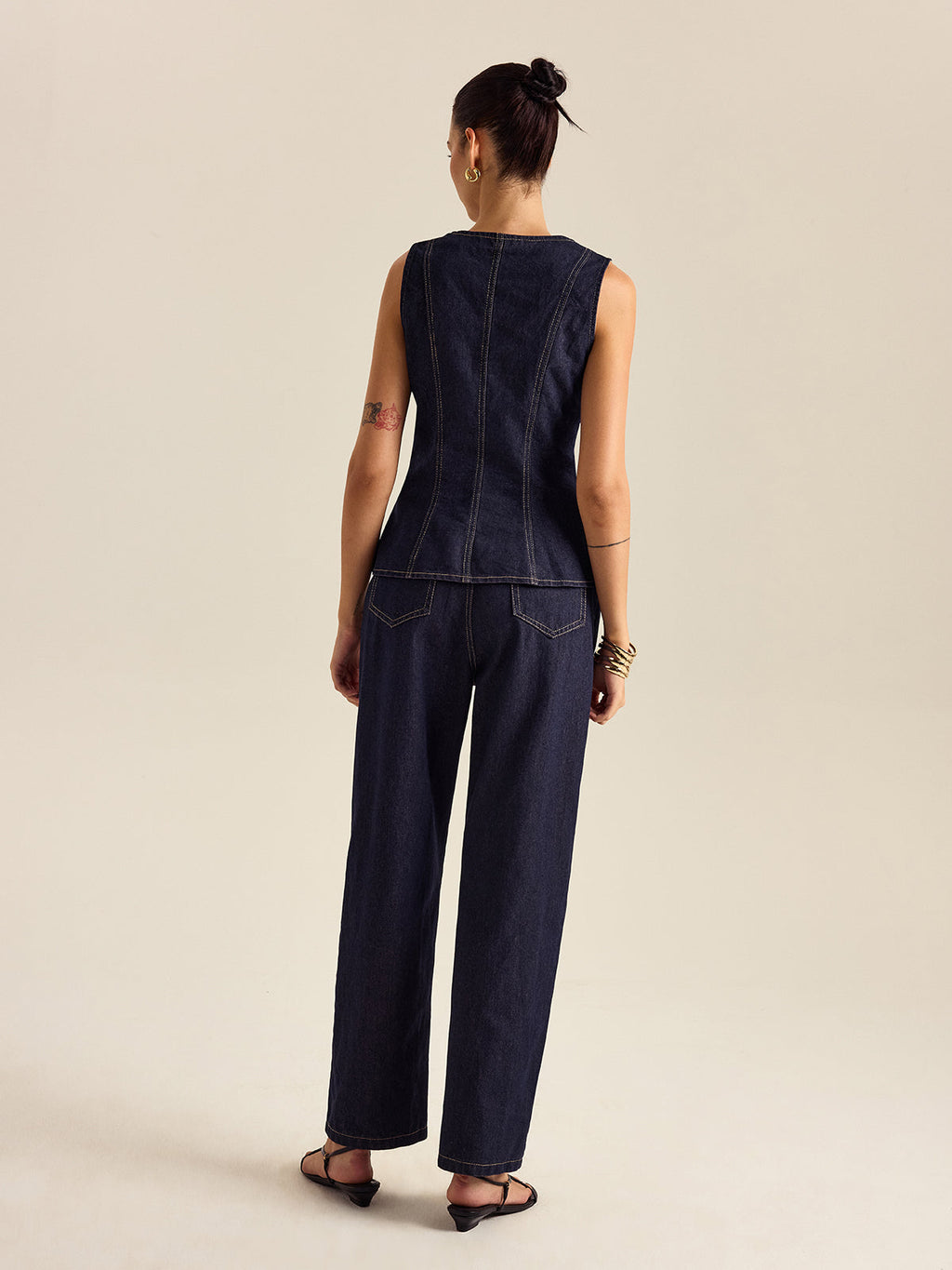 Denim-Metallknopf-Schößchenoberteil und Hosen-Set