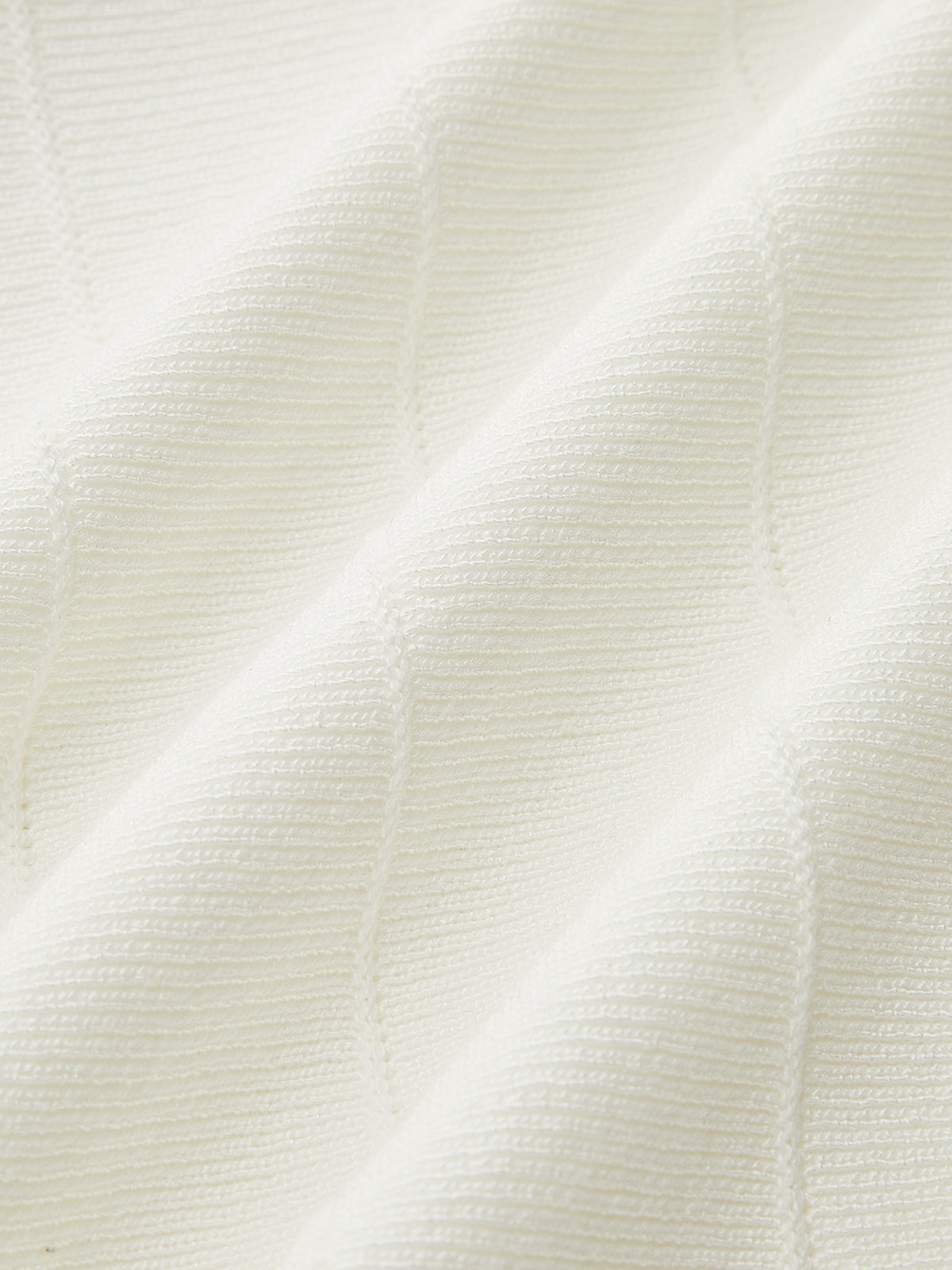 Halbtransparentes, ausgestelltes Netzkleid ohne Gürtel 