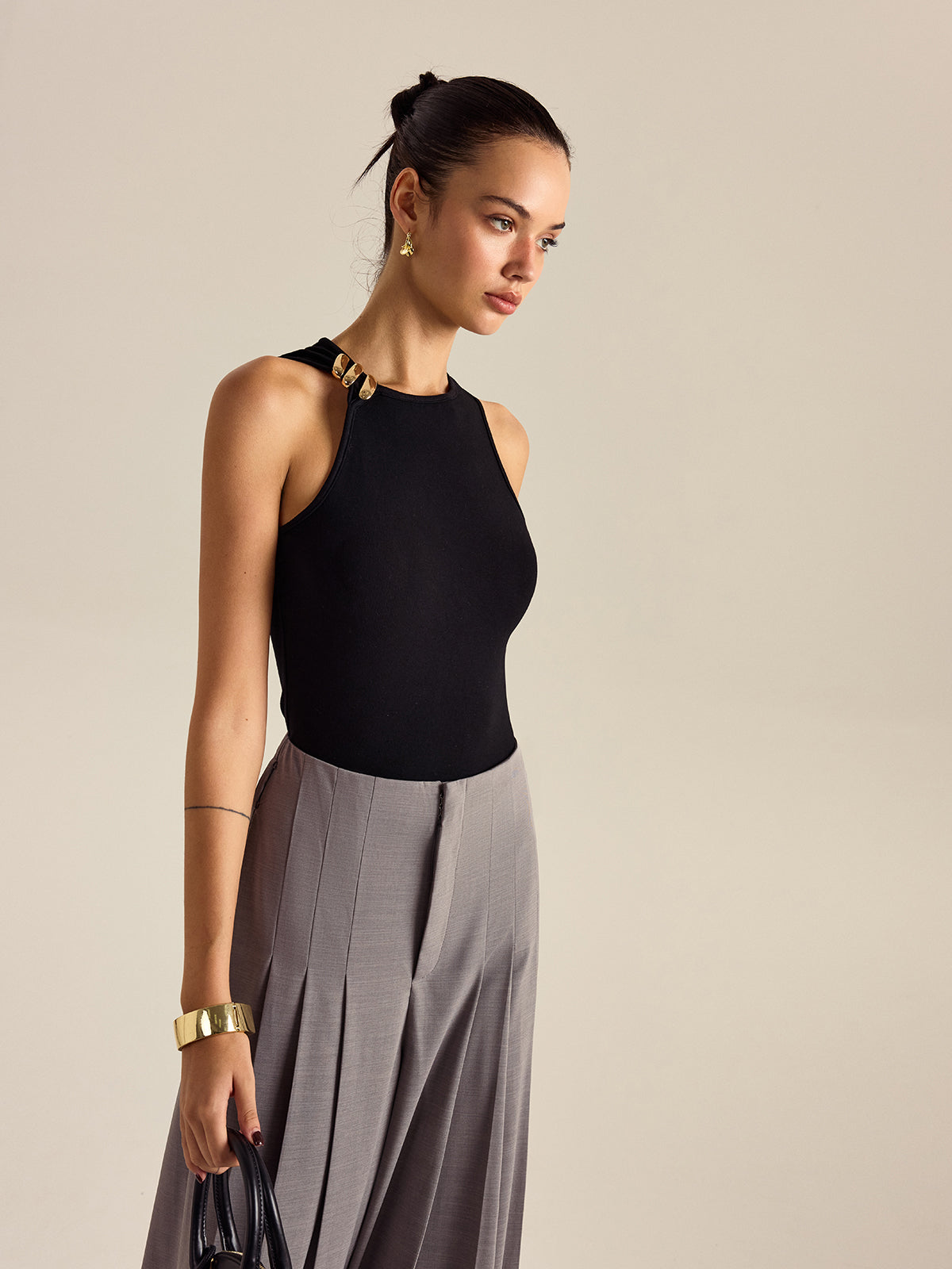 Ärmelloses Top mit Metalldekor 