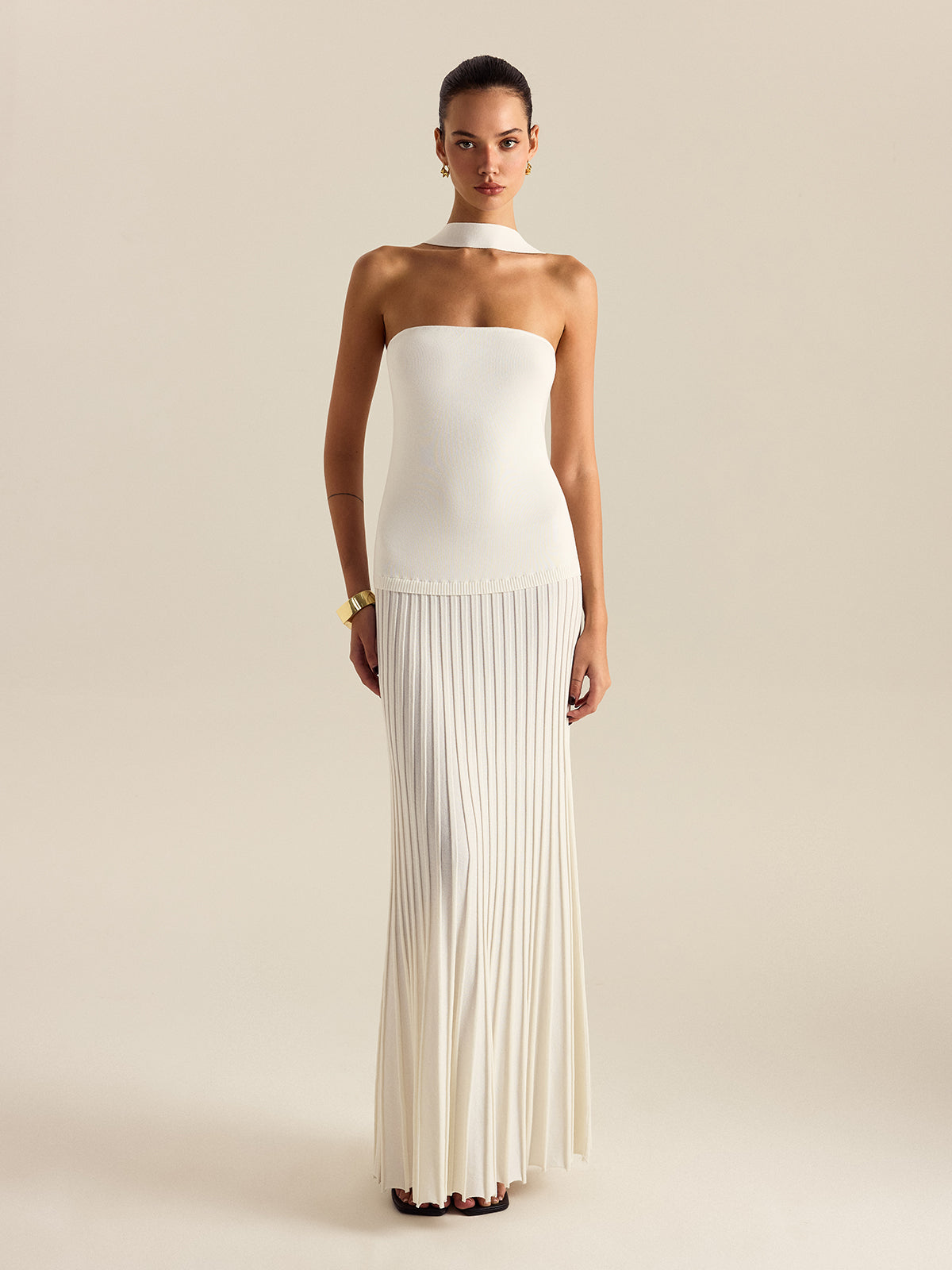 Neckholder-Plisseekleid in Maxilänge