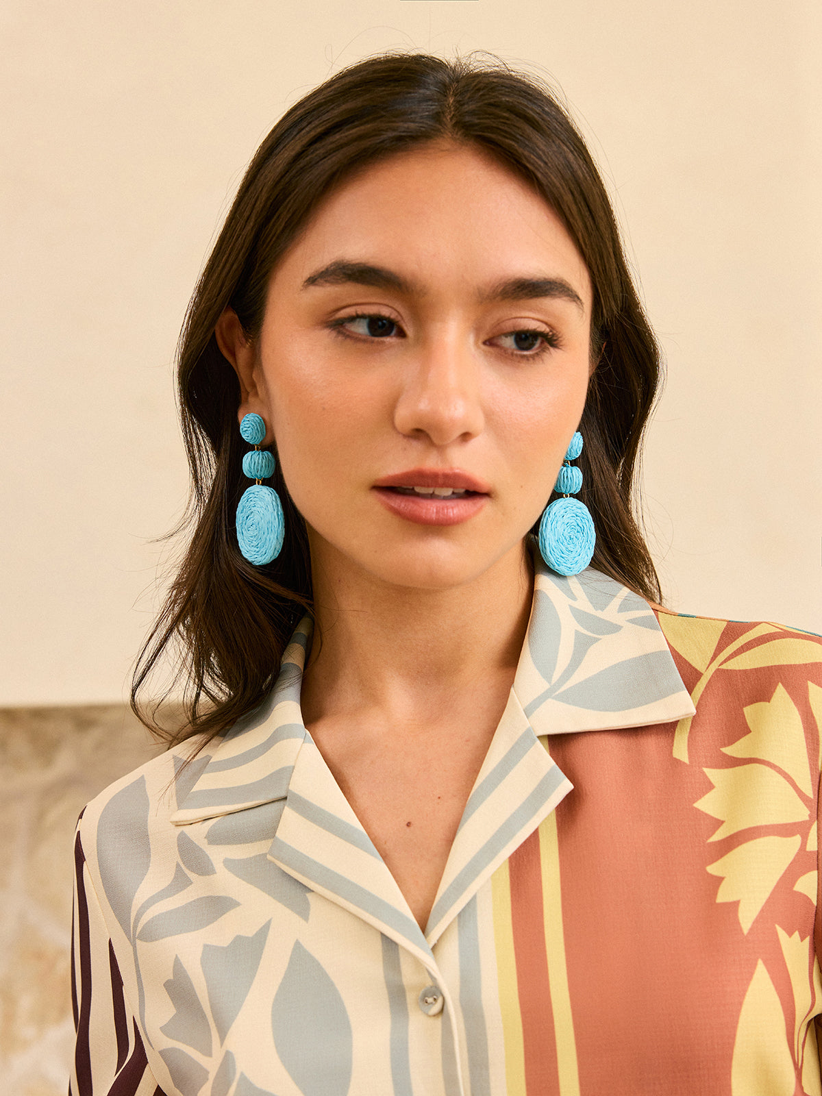 Boucles d'oreilles pendantes en raphia à triple cercle 