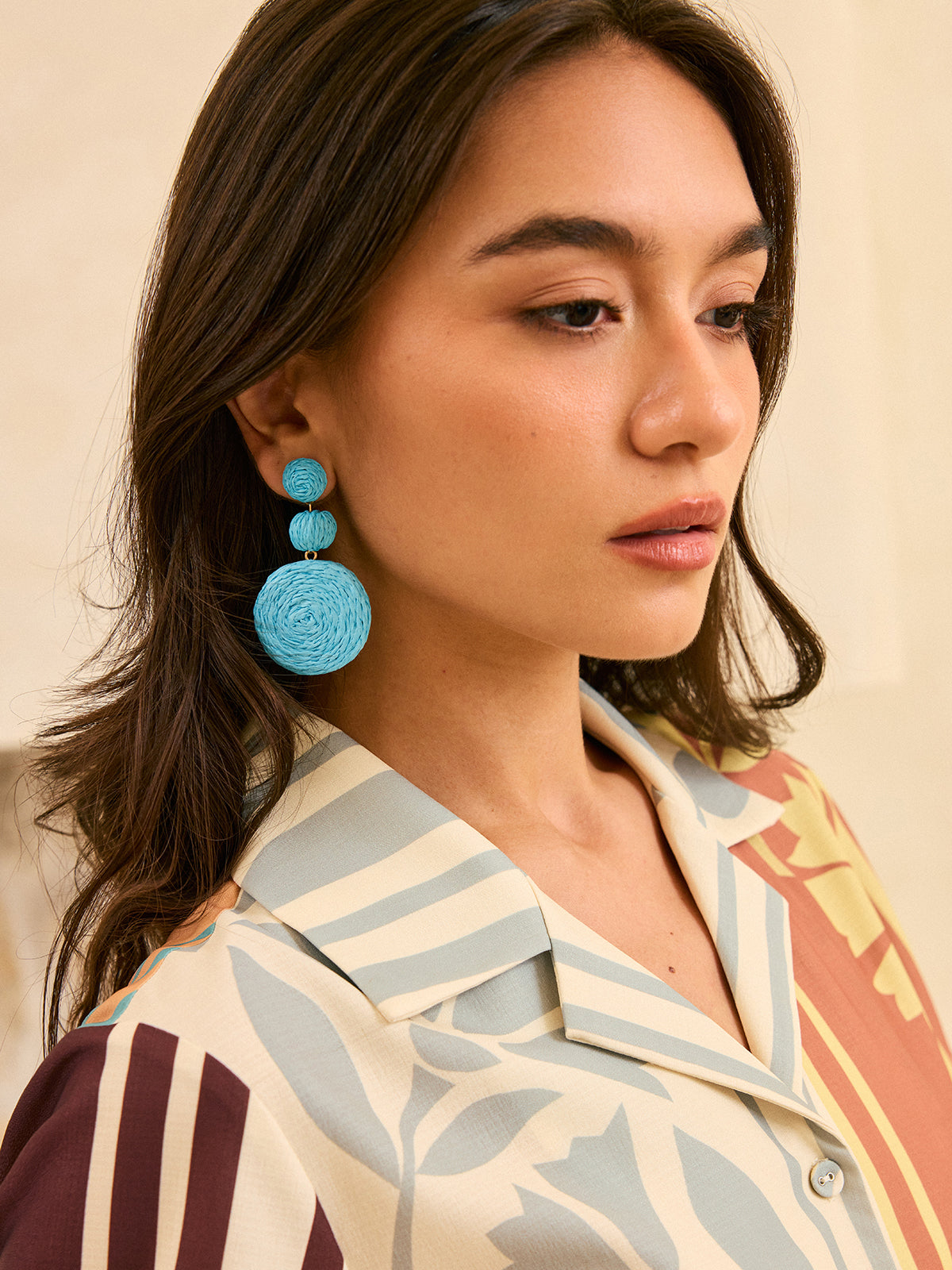 Boucles d'oreilles pendantes en raphia à triple cercle 