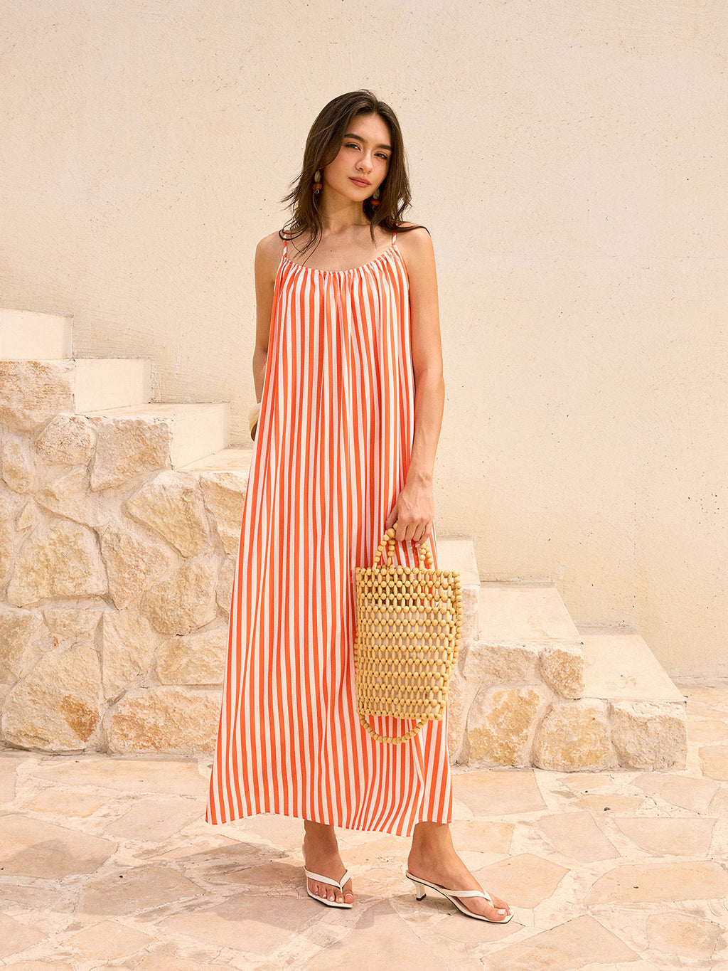 Gestreiftes rückenfreies Maxikleid