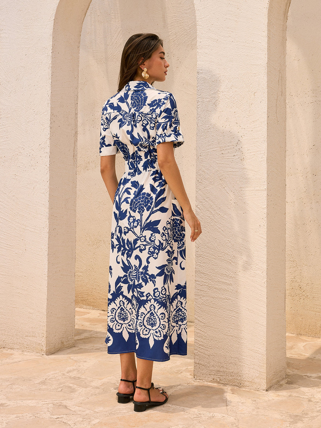 Robe midi à imprimé floral, ceinturée et boutonnée