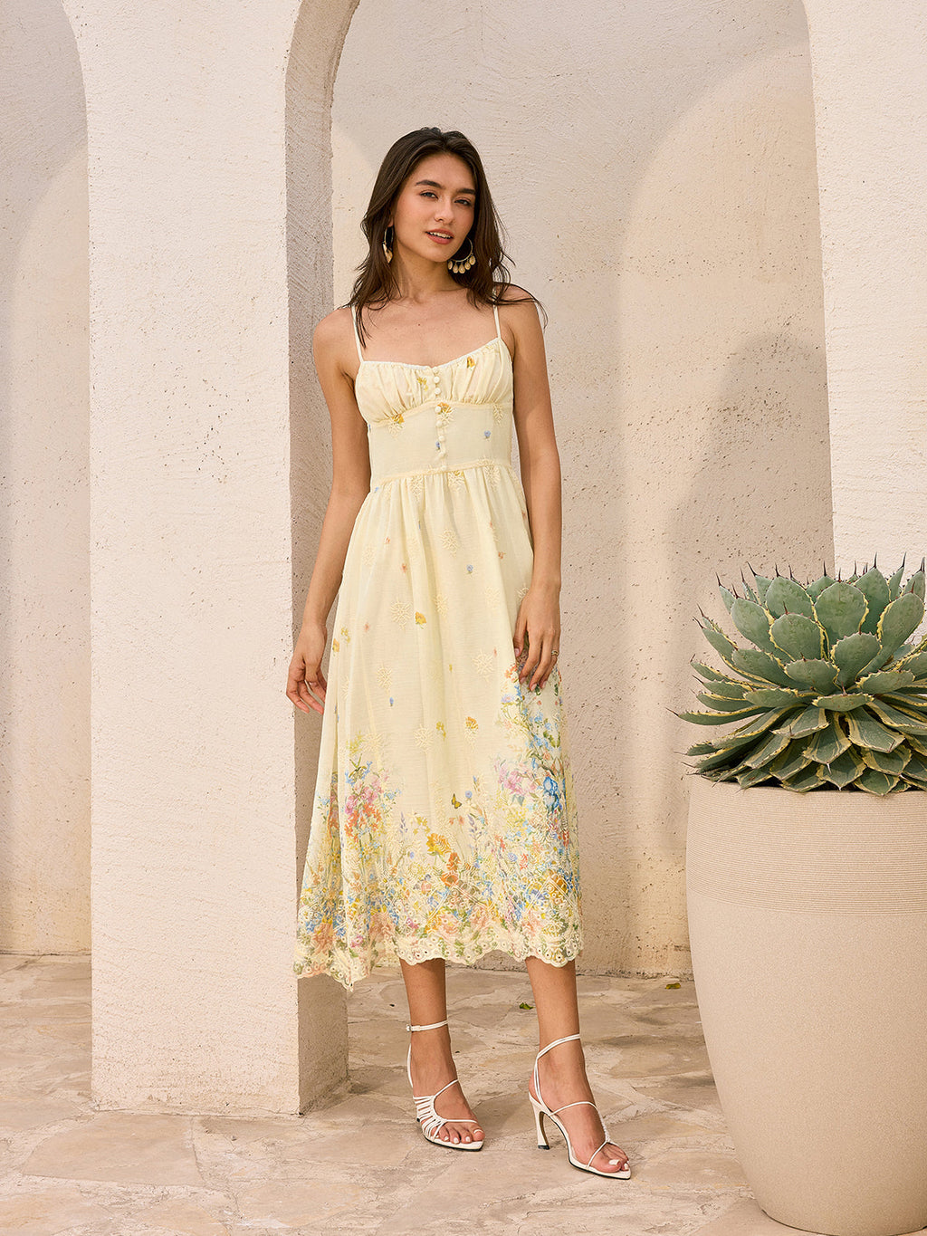 Robe midi brodée de fleurs