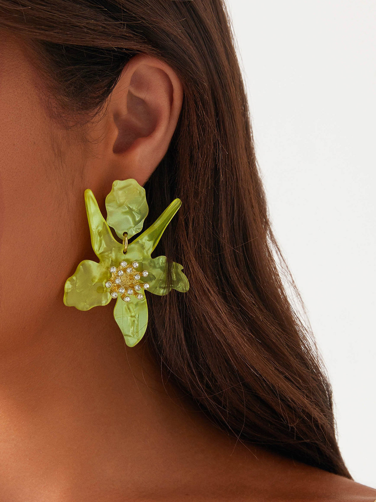 Blumenförmige Ohrringe mit Strassdetails