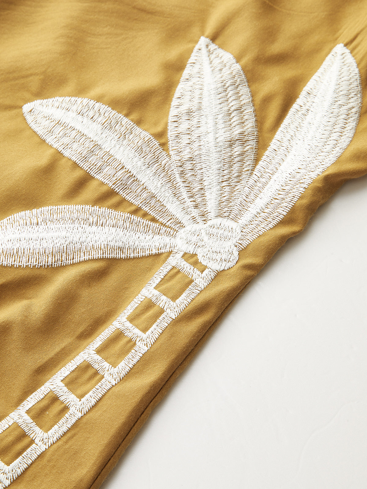 Robe sans manches brodée 