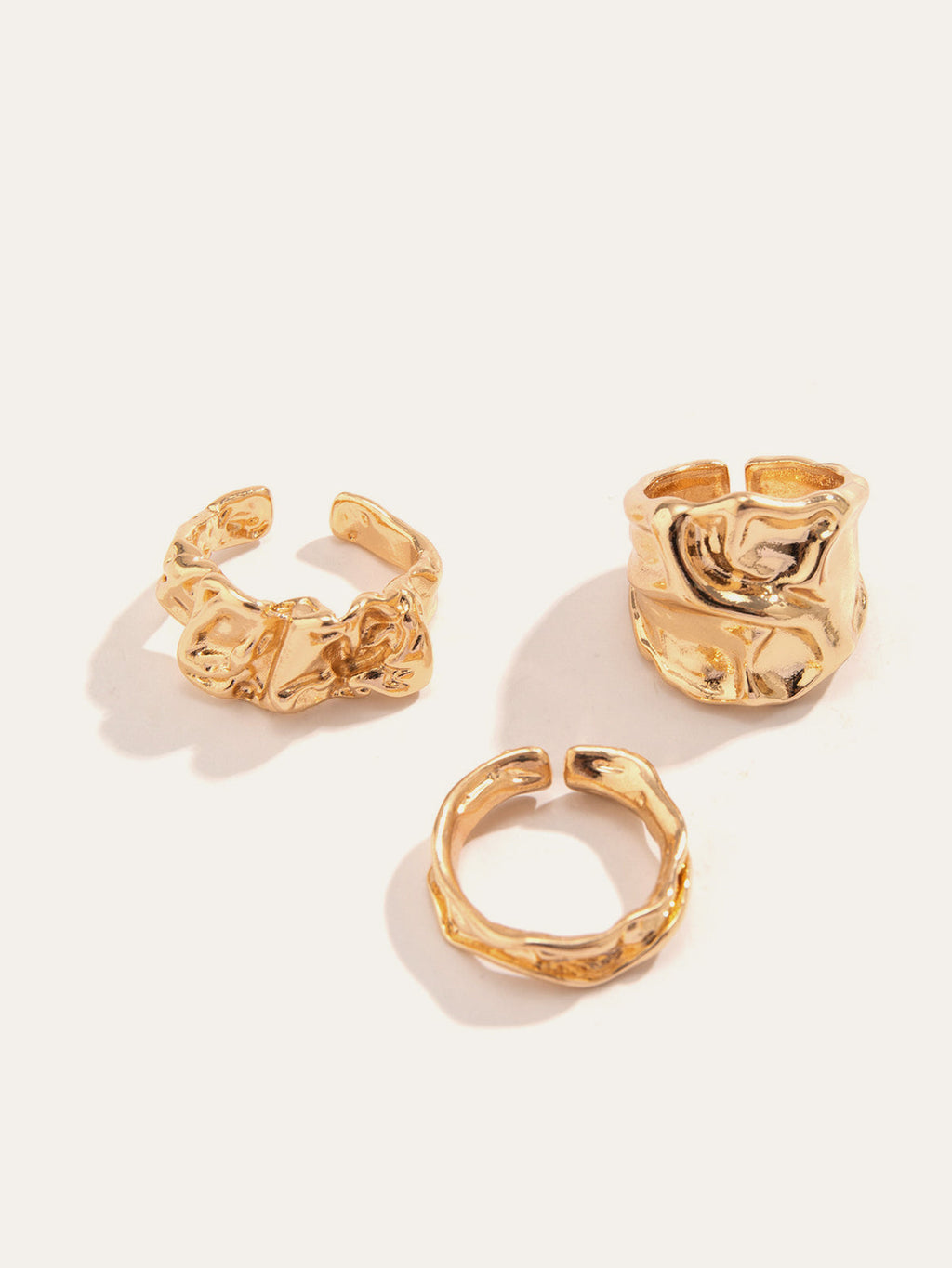 Dreiteiliges Ring-Set mit unregelmäßigem Goldton
