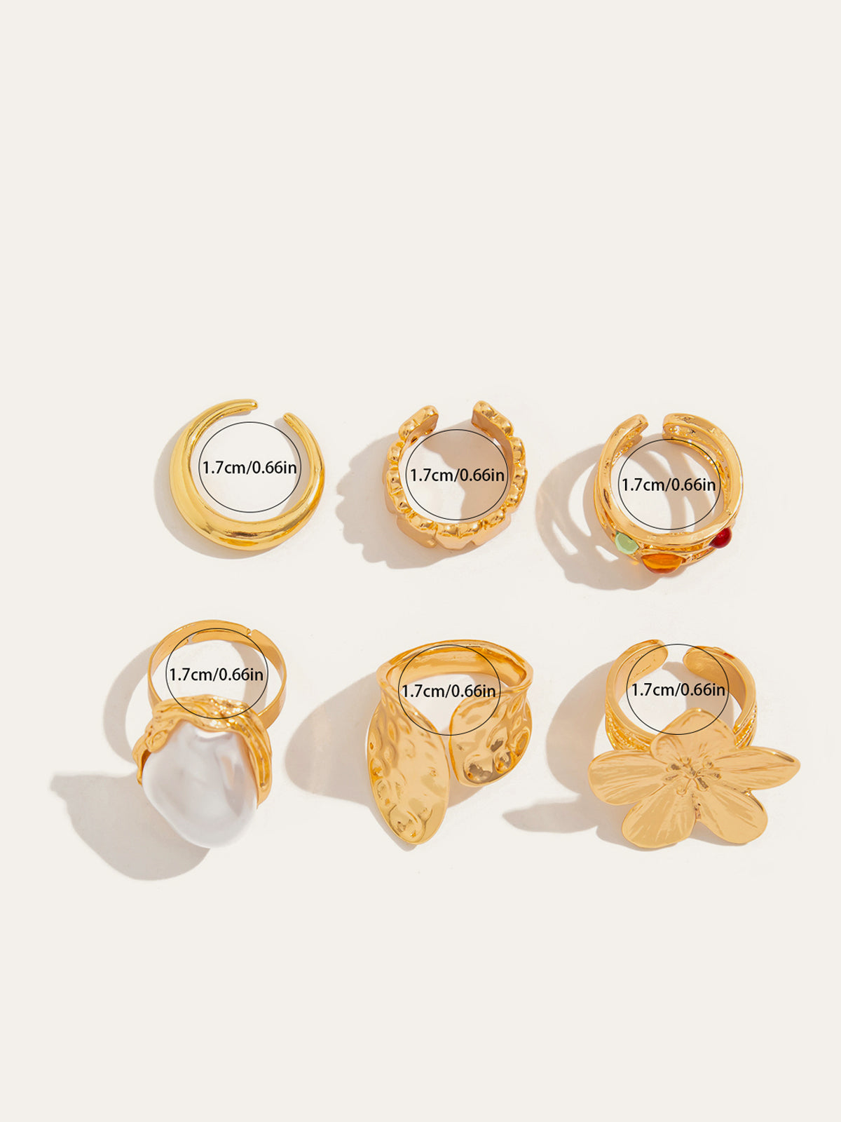 Ensemble de six bagues imposantes ornées de perles et de motifs floraux 