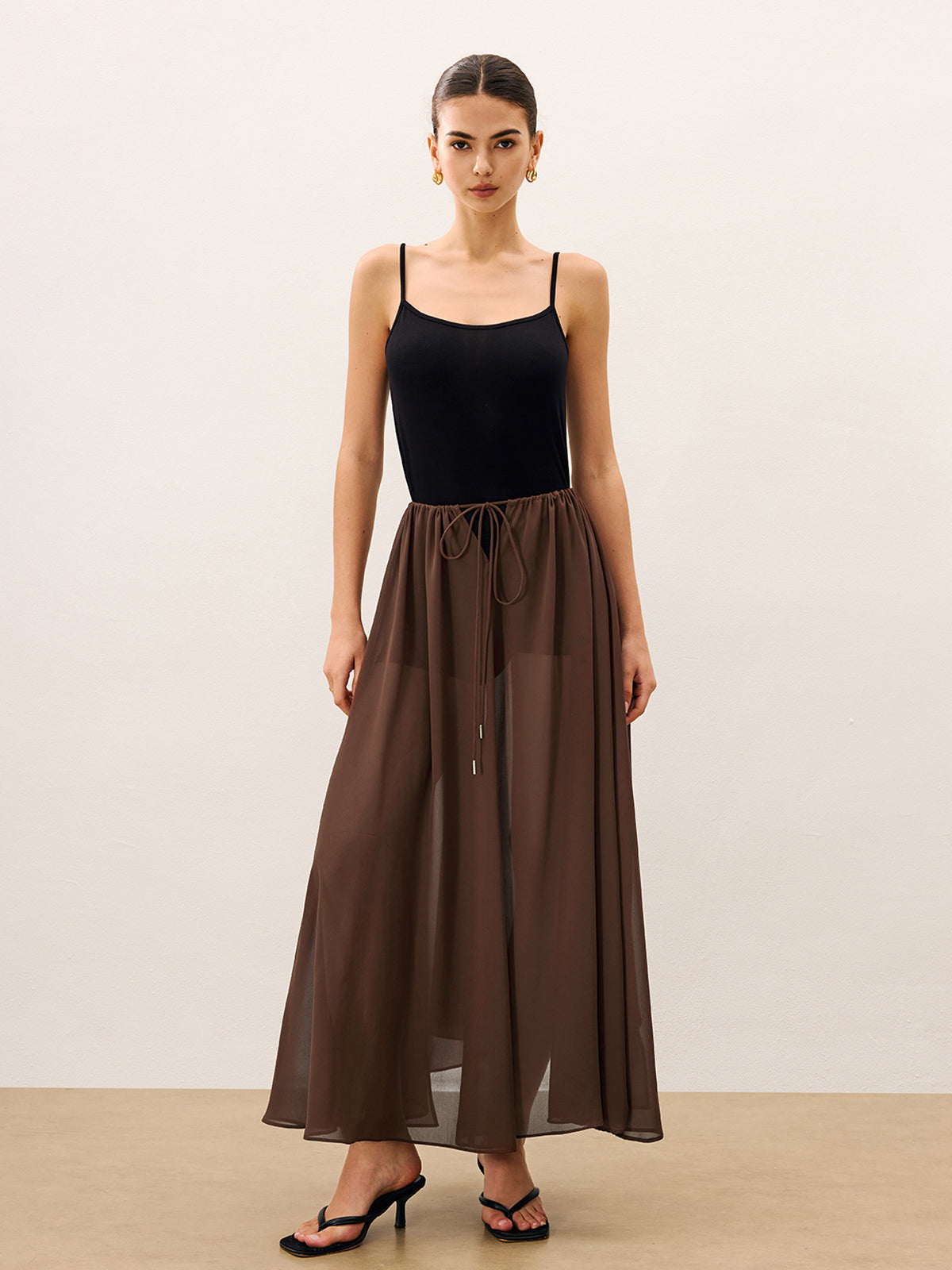 Chemisier en mousseline semi-transparente style cape avec nœud lavallière