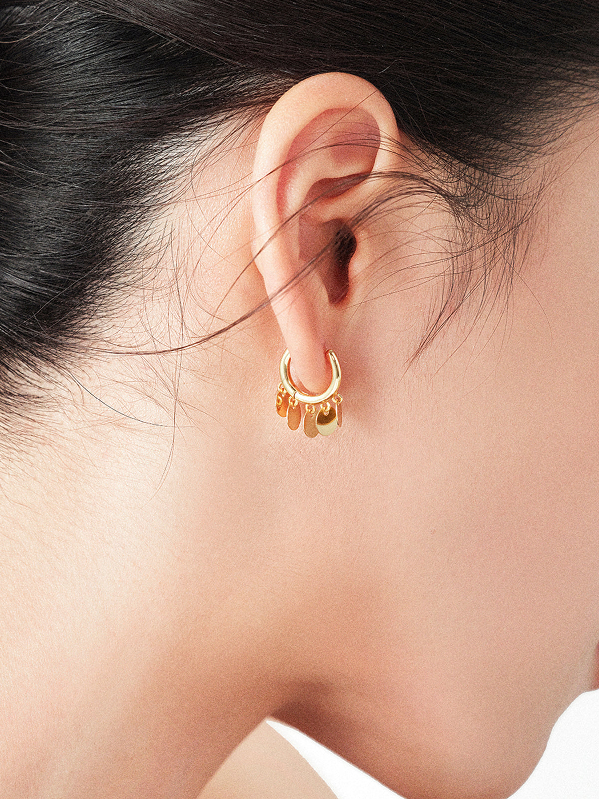 Boucles d'oreilles créoles avec breloques disques suspendues