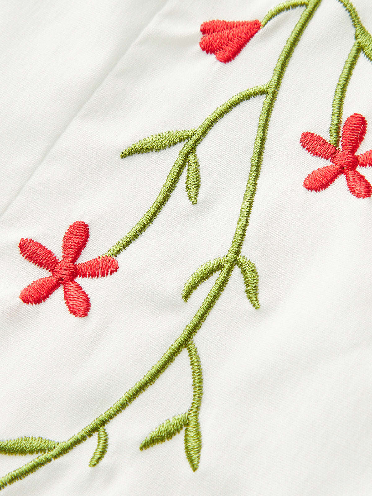 Robe courte brodée à fleurs avec boutons sur le devant 