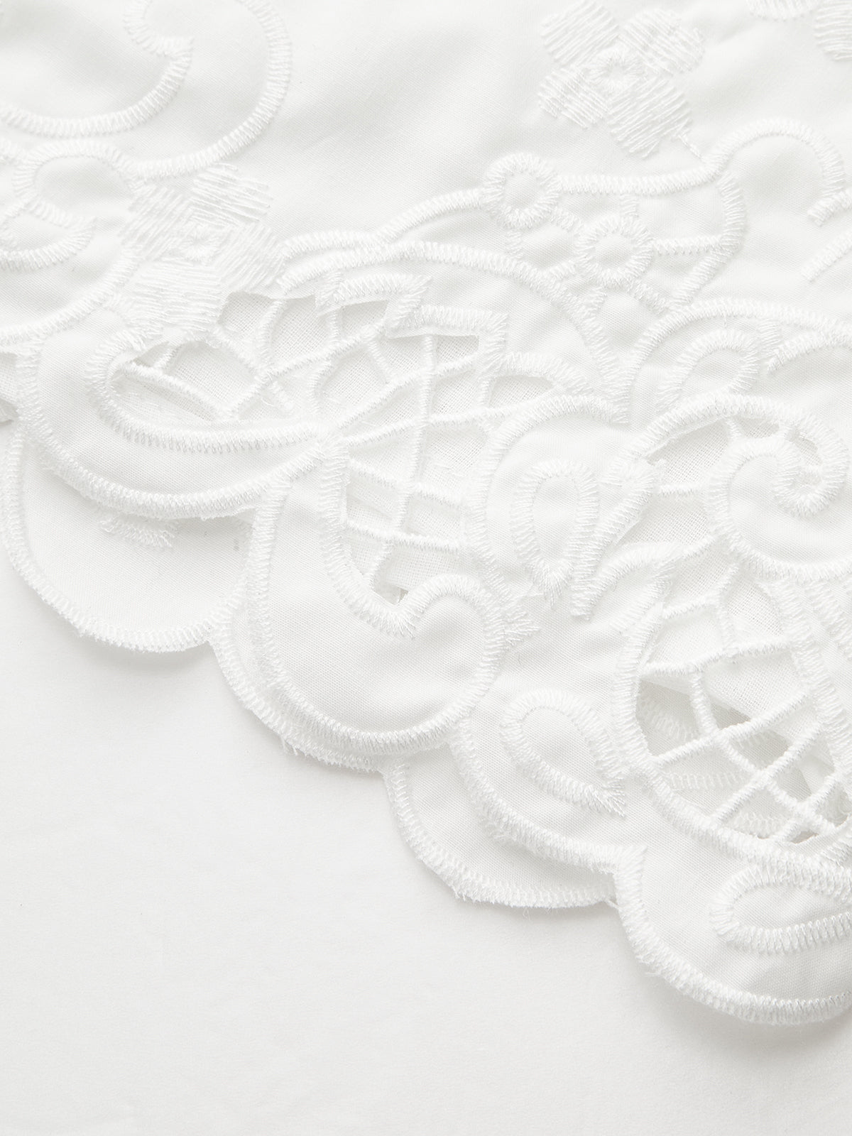 Lace Trim Mid-Waist Shorts