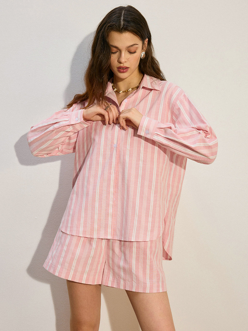 Oversized gestreiftes Shorts-Set