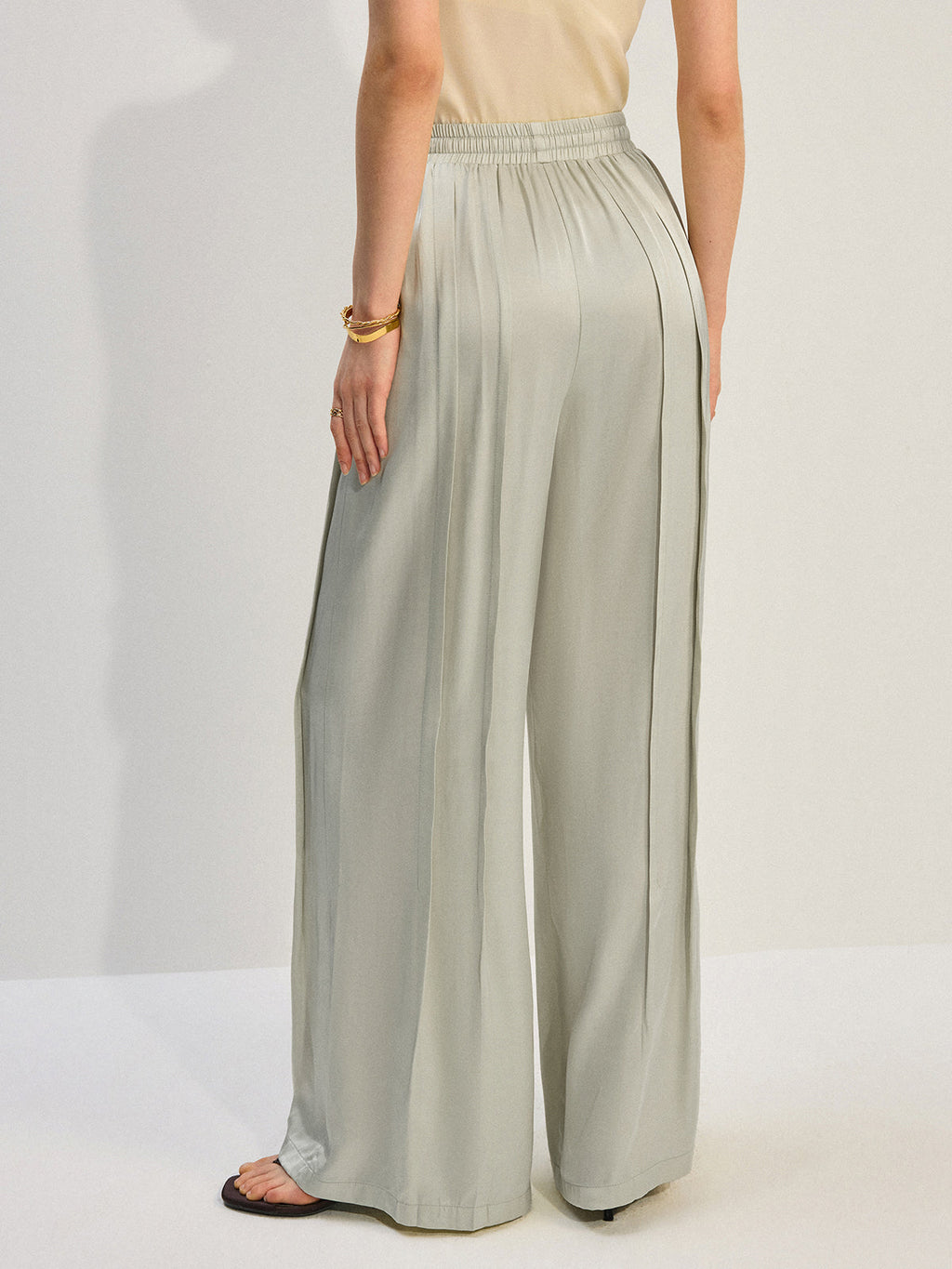 Tencel-Viskose-Satin-Hose mit weitem Bein und Bundfalten