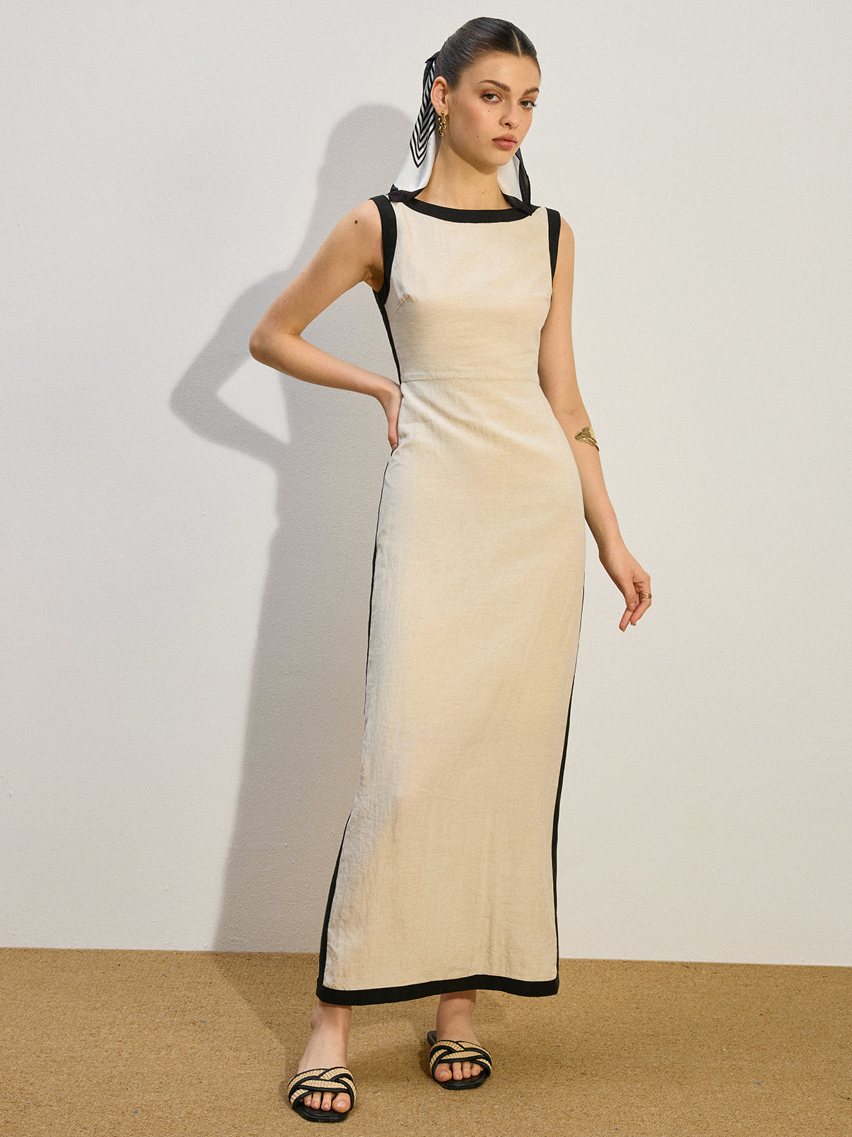 Robe longue à liseré contrastant