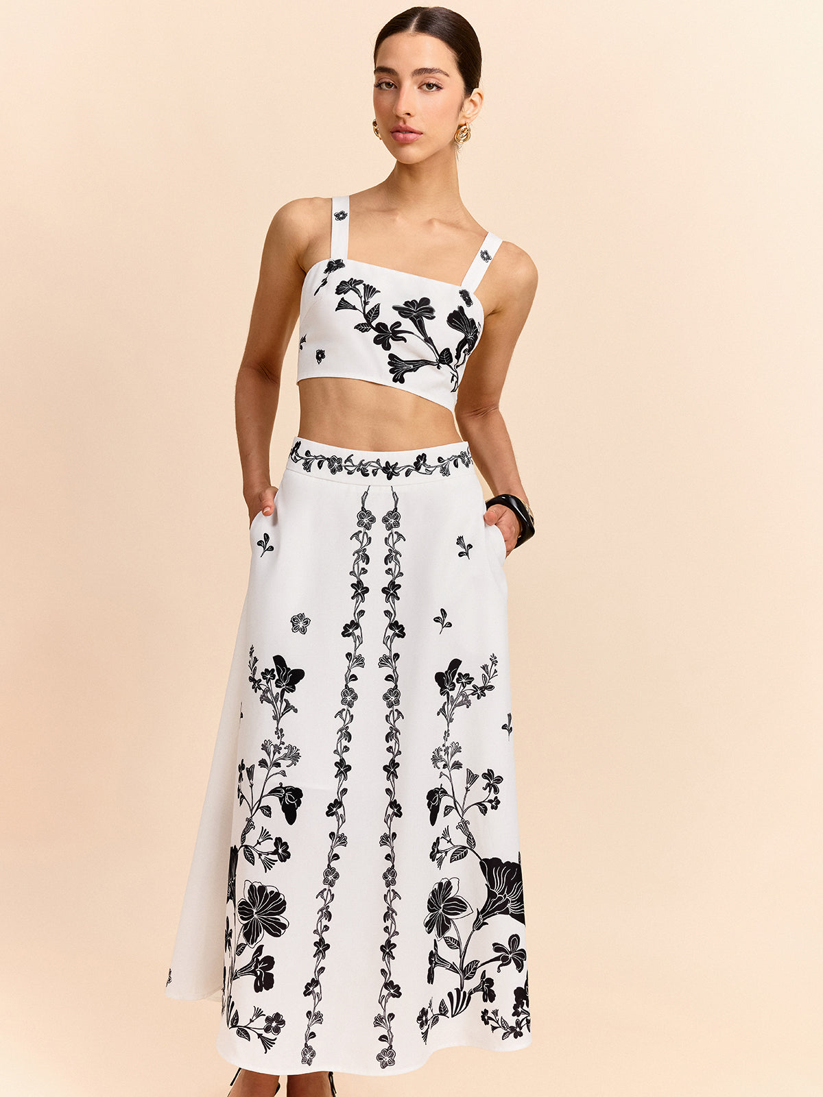 Ensemble top court brodé fleuri et jupe mi-longue