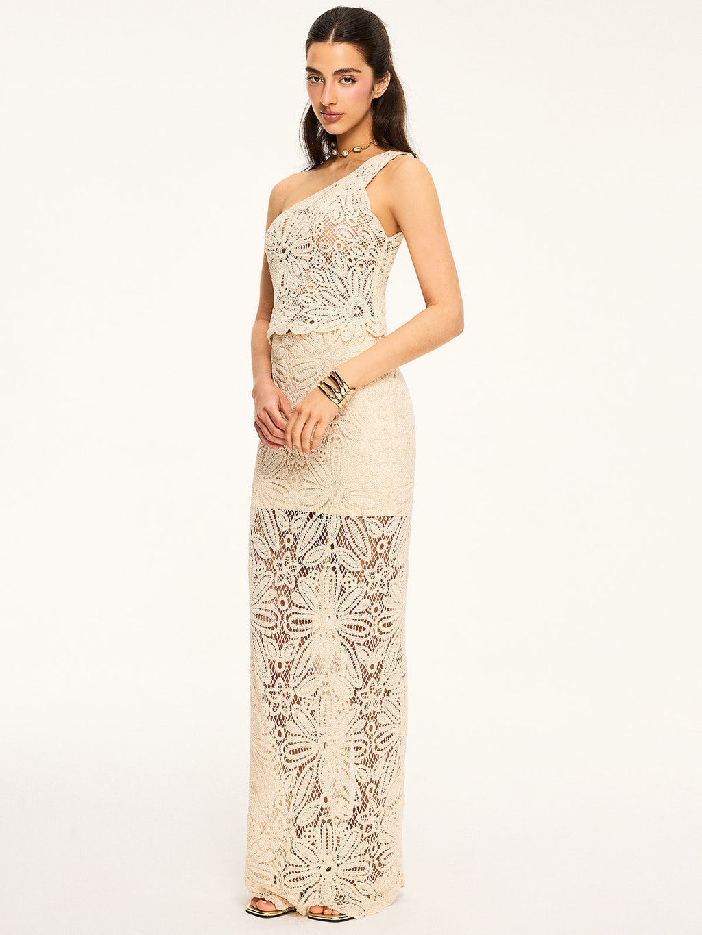 Ensemble deux pièces en crochet : crop top asymétrique et jupe longue