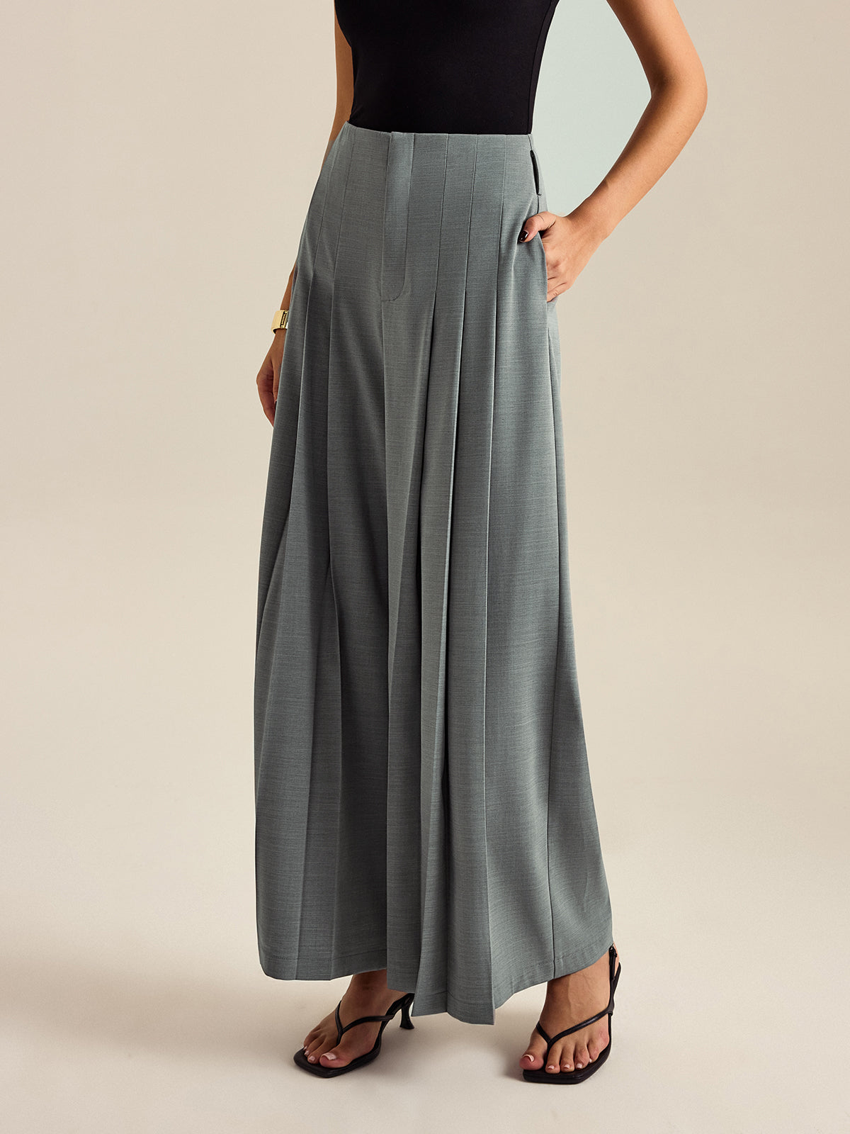 Bundfaltenhose mit weitem Bein