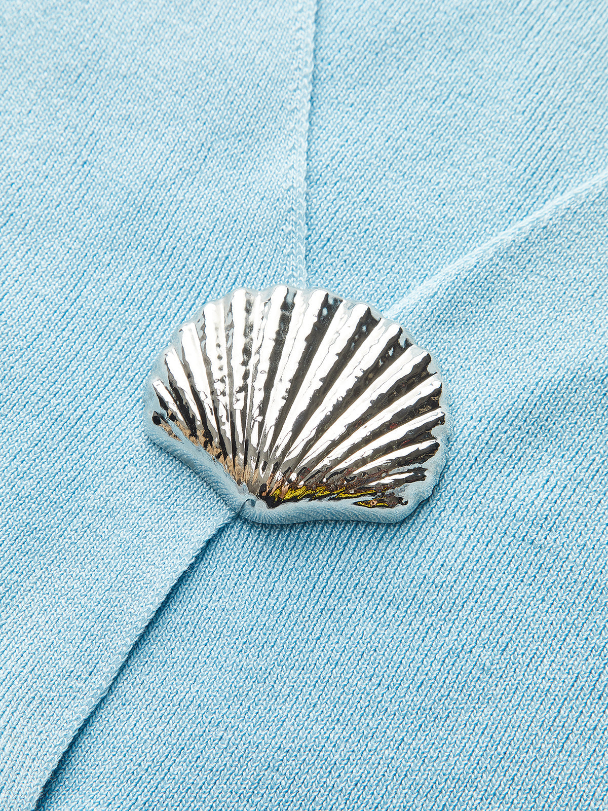 Strickweste mit Muschelknöpfen