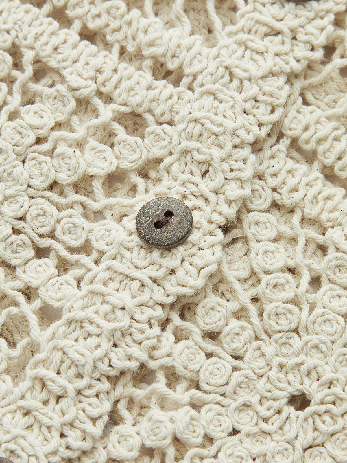 Gehäkelte Strickweste mit Knopfleiste vorne