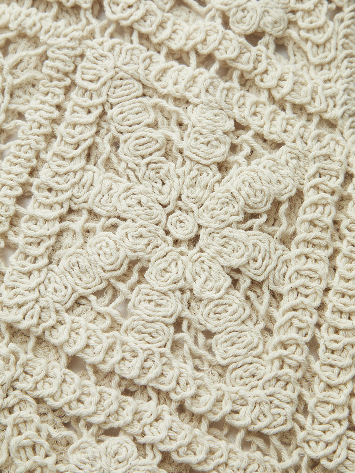 Gilet en maille crochetée boutonnée sur le devant