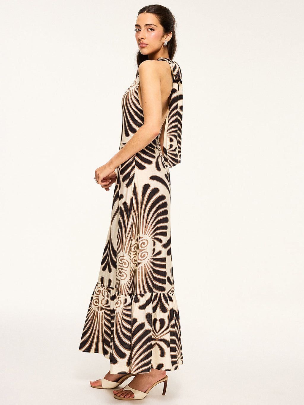 Robe longue dos nu à motif et licol