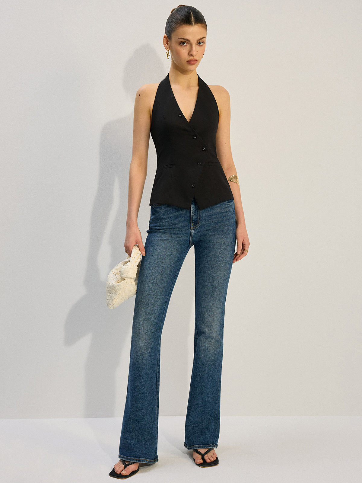 Neckholder-Weste mit asymmetrischer Knopfleiste