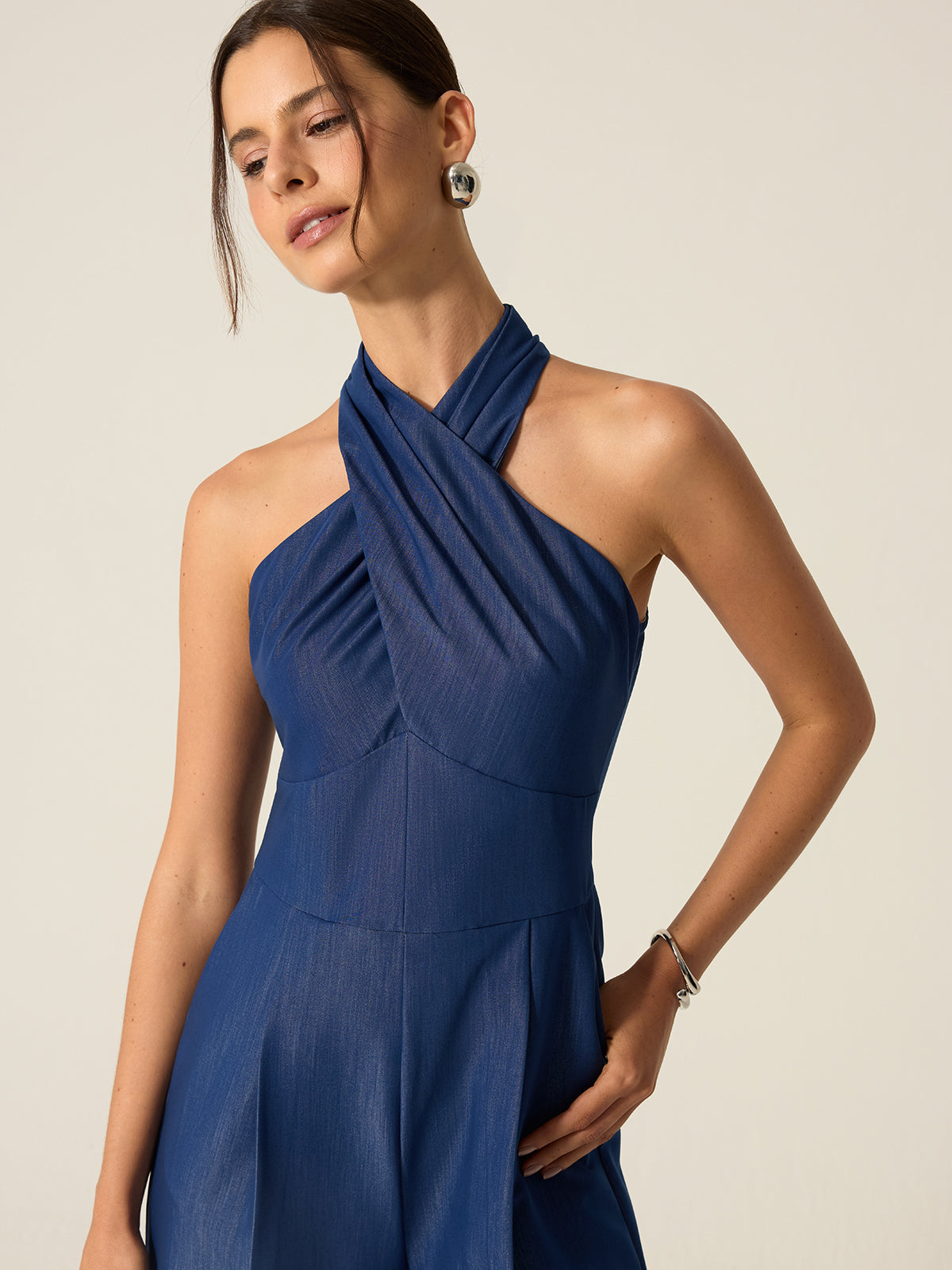 Jumpsuit mit Neckholder und weitem Bein