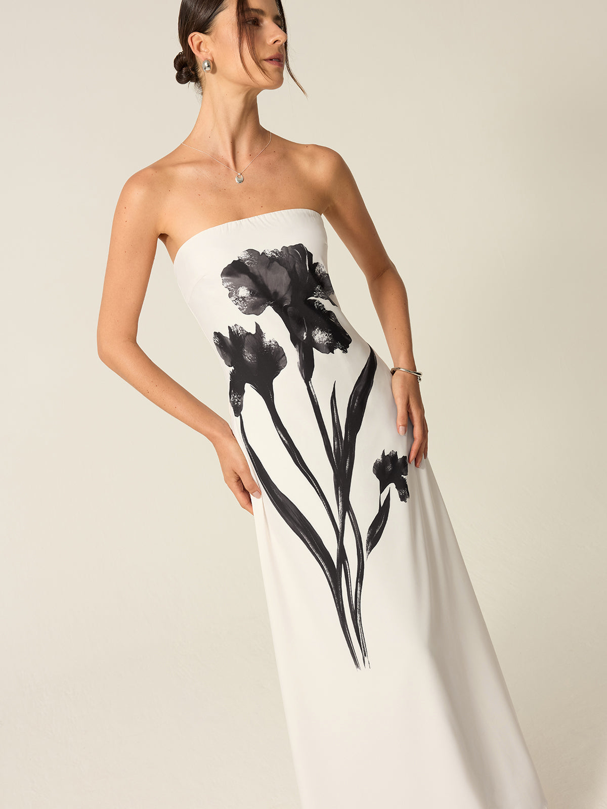 Trägerloses Maxikleid mit Blumenmuster